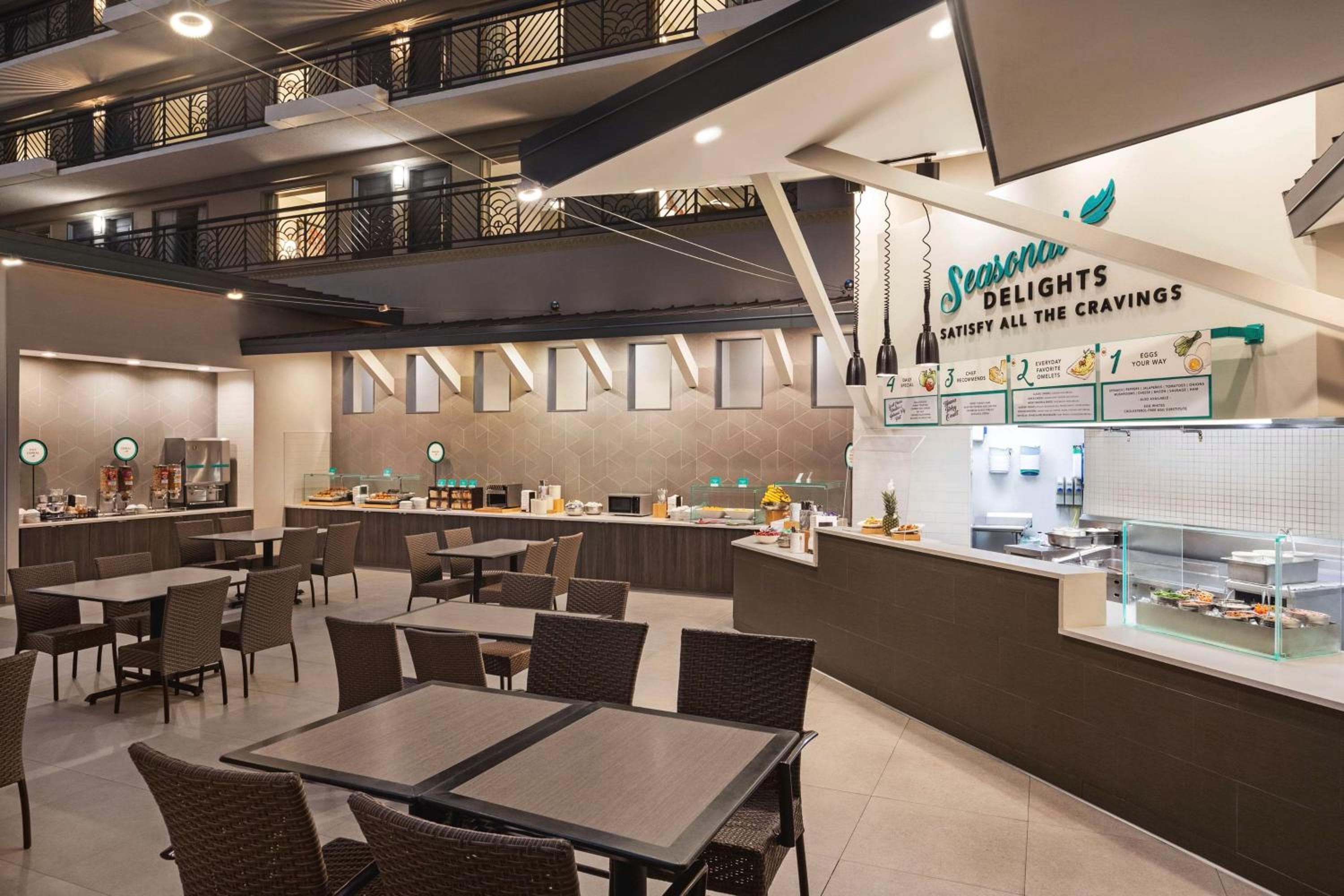 Embassy Suites by Hilton Miami International Airport — 28