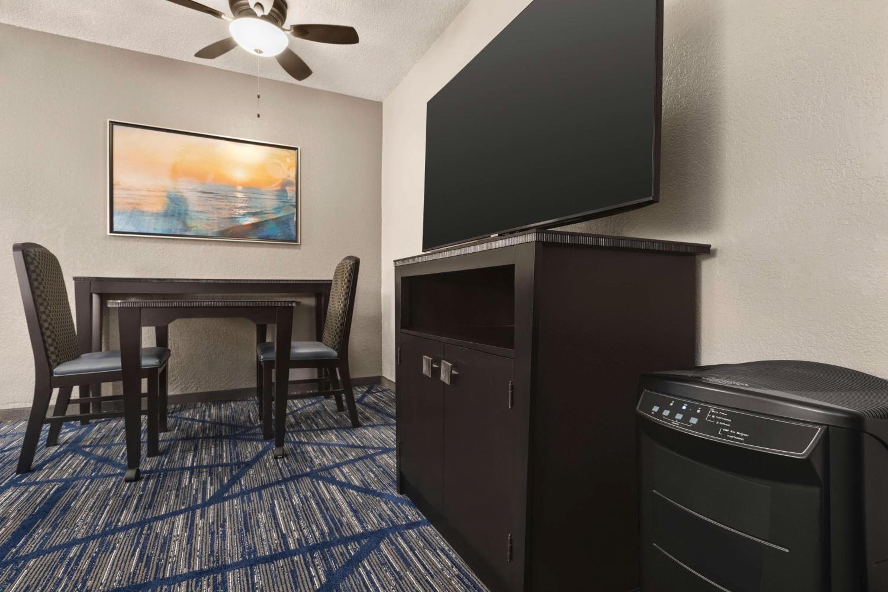Embassy Suites by Hilton Miami International Airport — 26