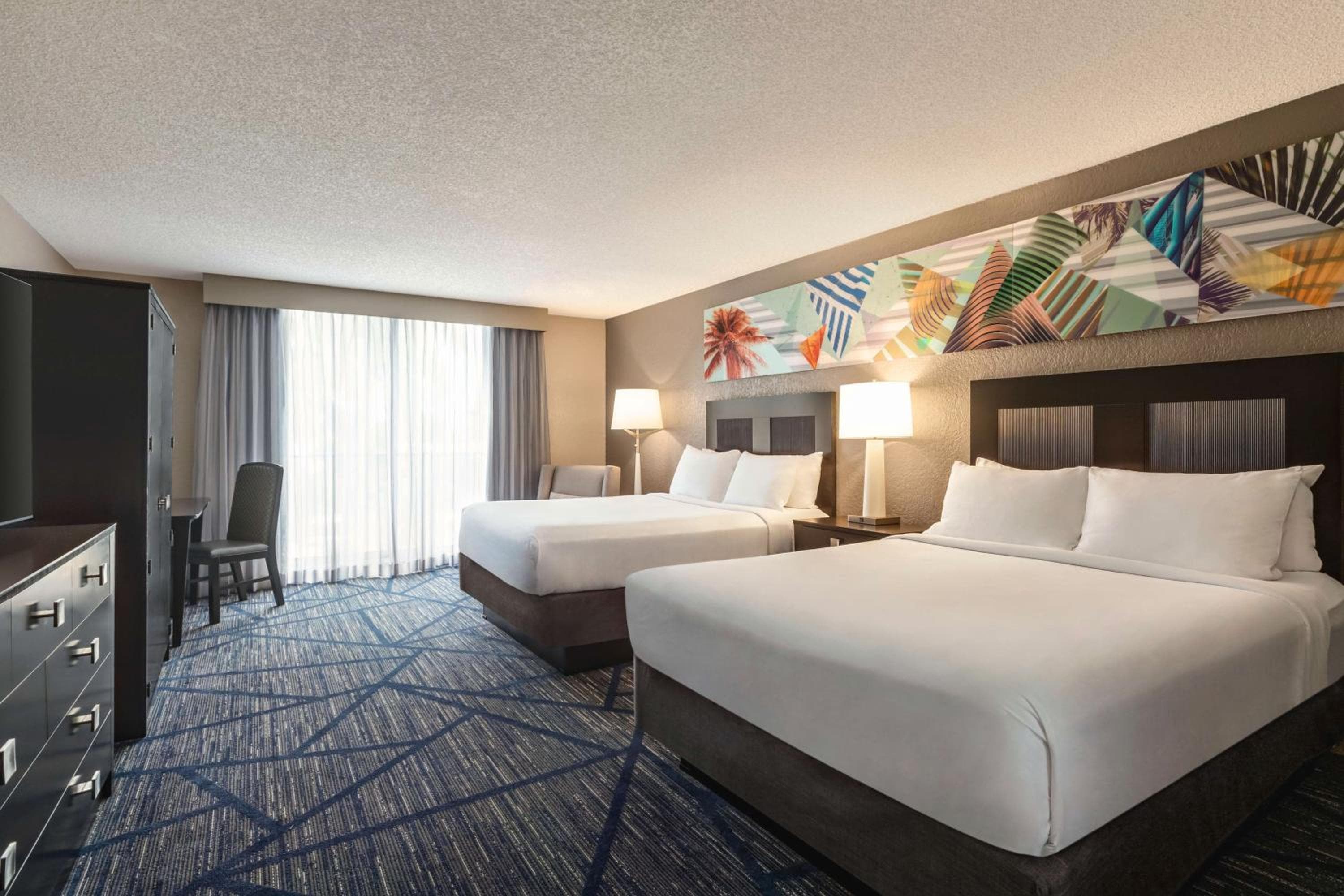 Embassy Suites by Hilton Miami International Airport — 27
