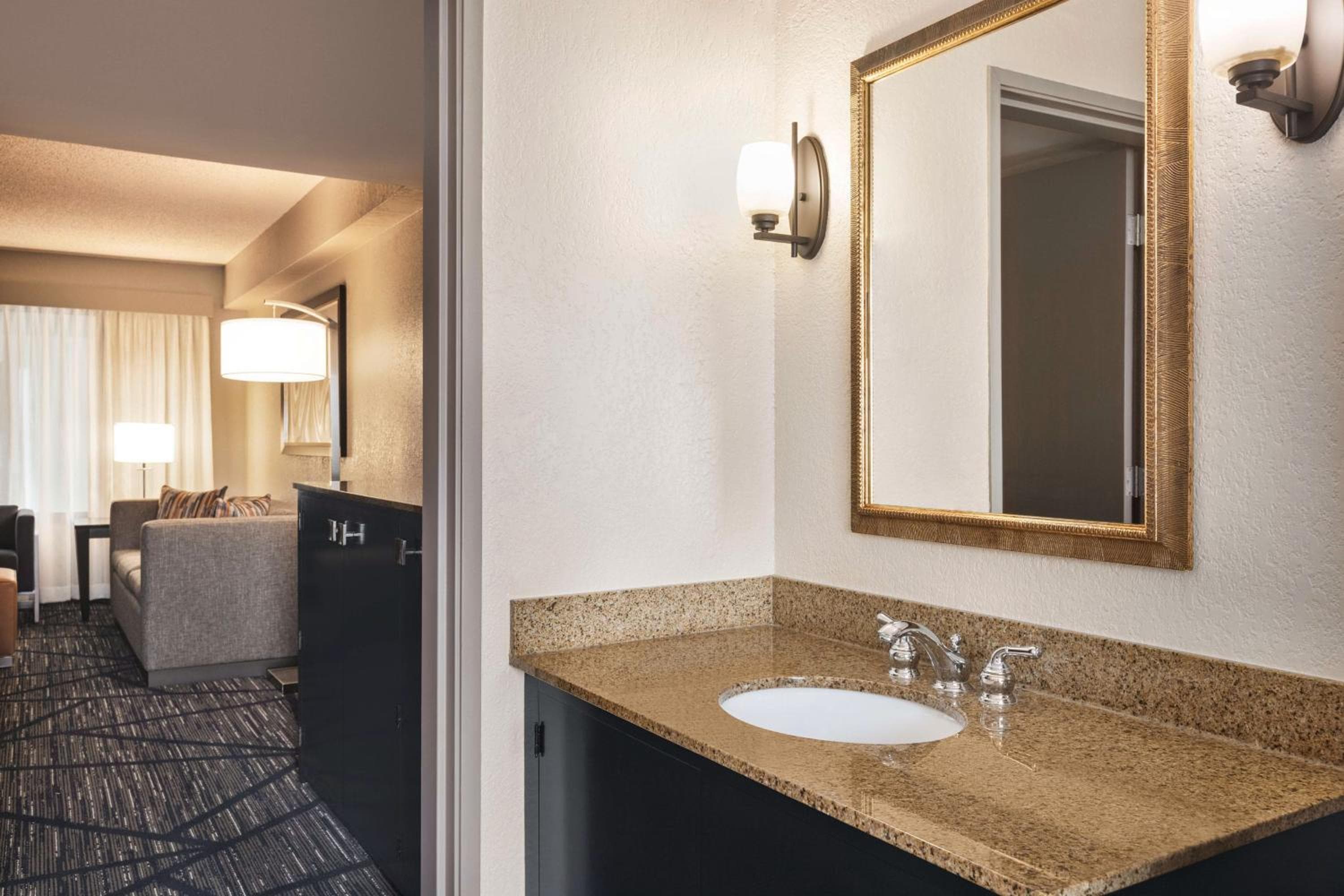 Embassy Suites by Hilton Miami International Airport — 13