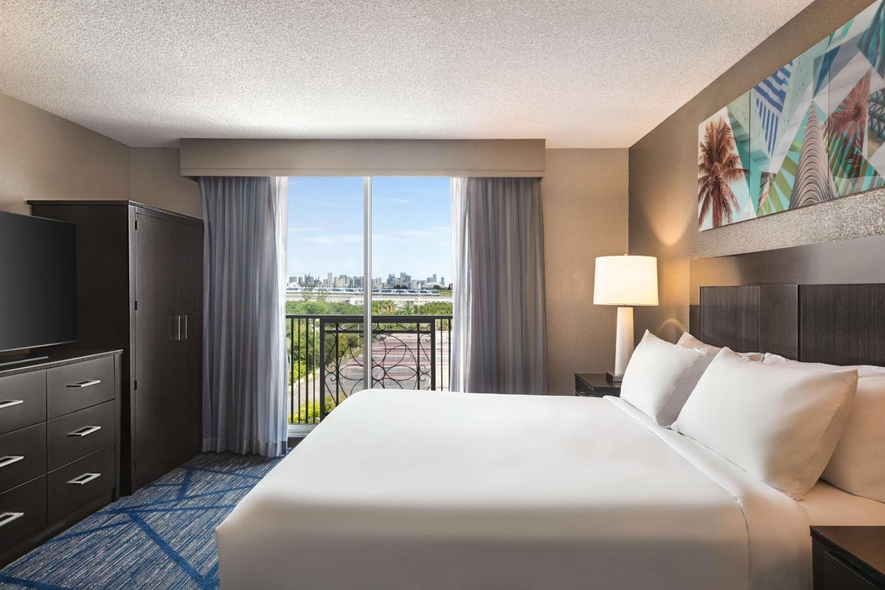 Embassy Suites by Hilton Miami International Airport — 8
