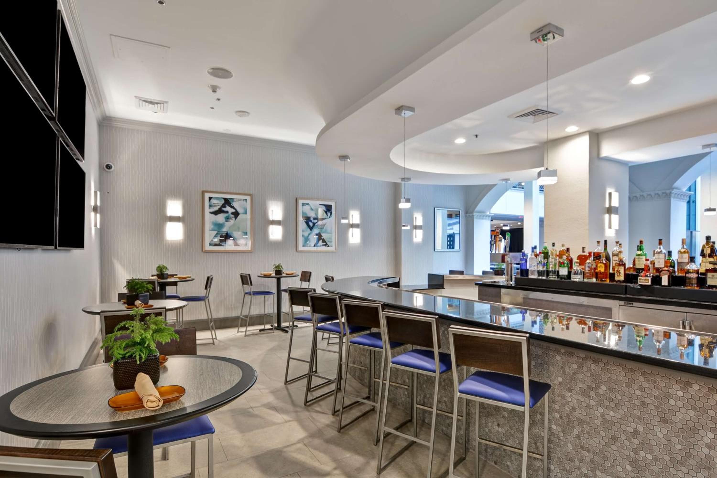 Embassy Suites by Hilton Miami International Airport — 22