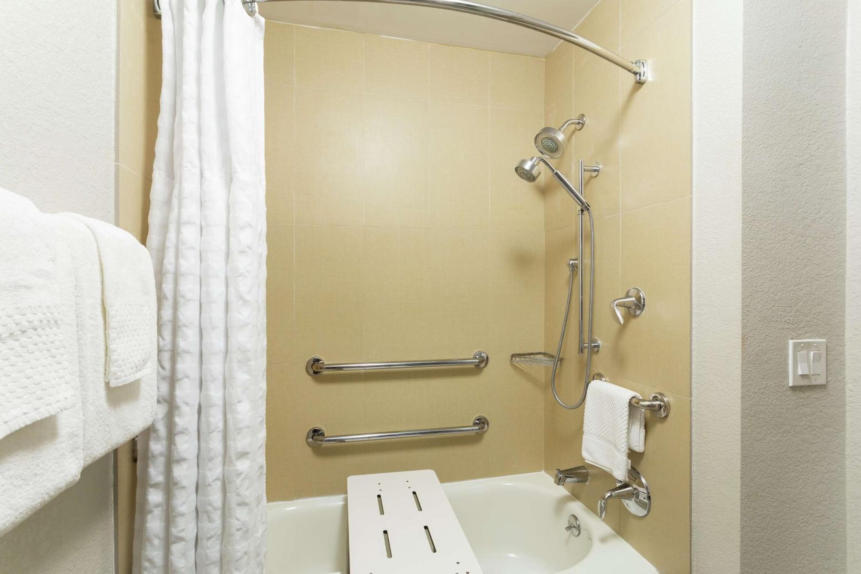 DoubleTree by Hilton Orlando East - UCF Area — 16