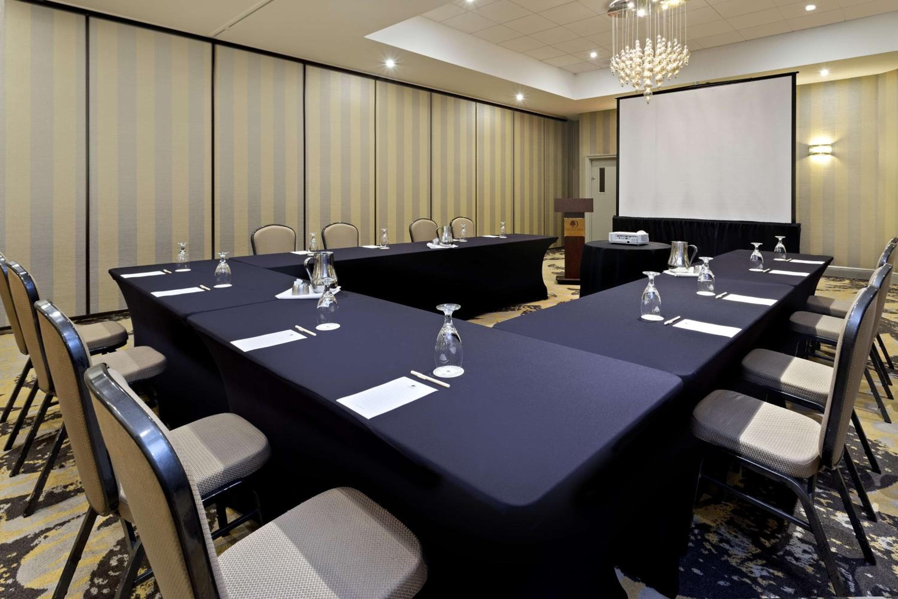 DoubleTree by Hilton Orlando East - UCF Area — 26