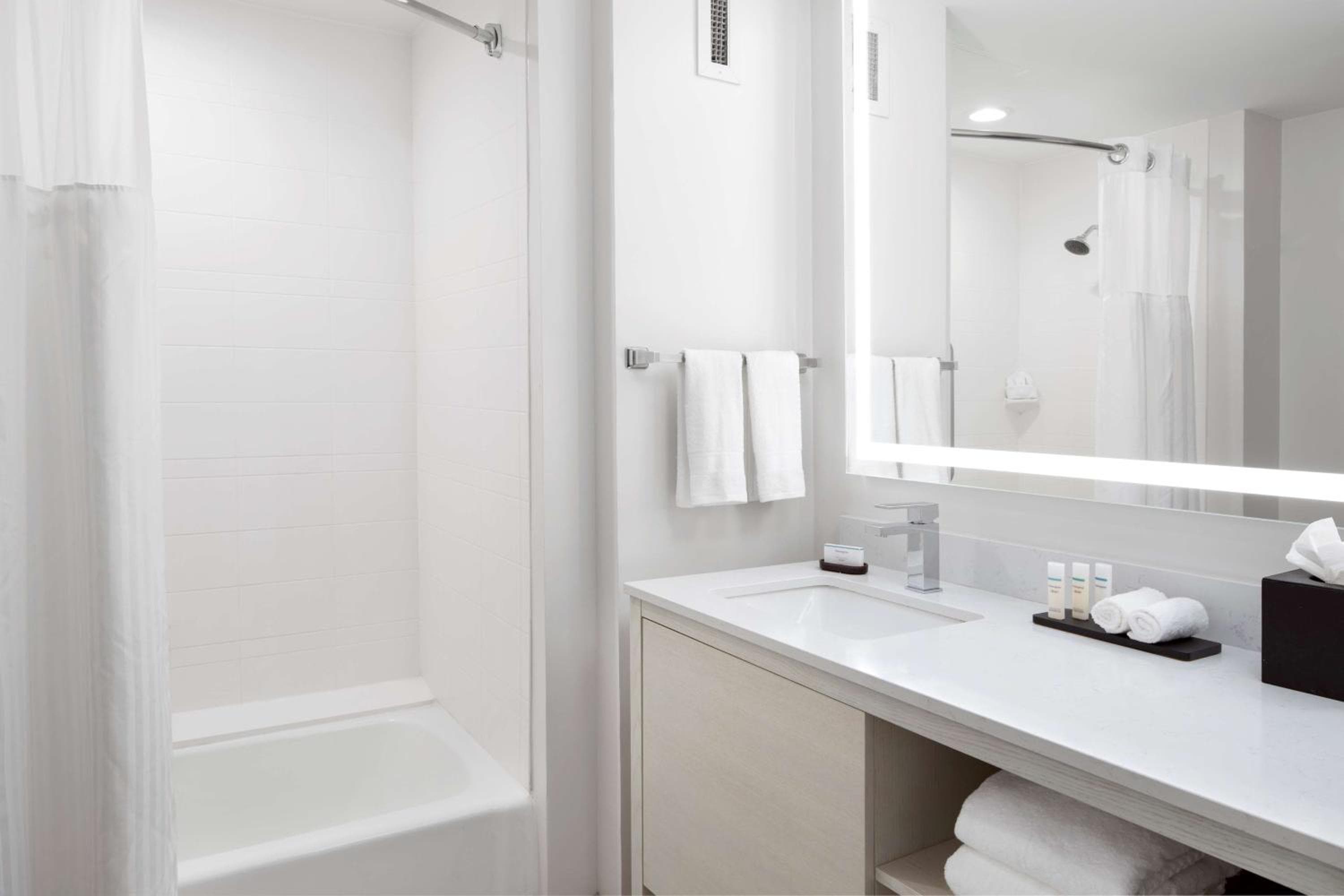 Embassy Suites by Hilton Tampa Airport Westshore — 17