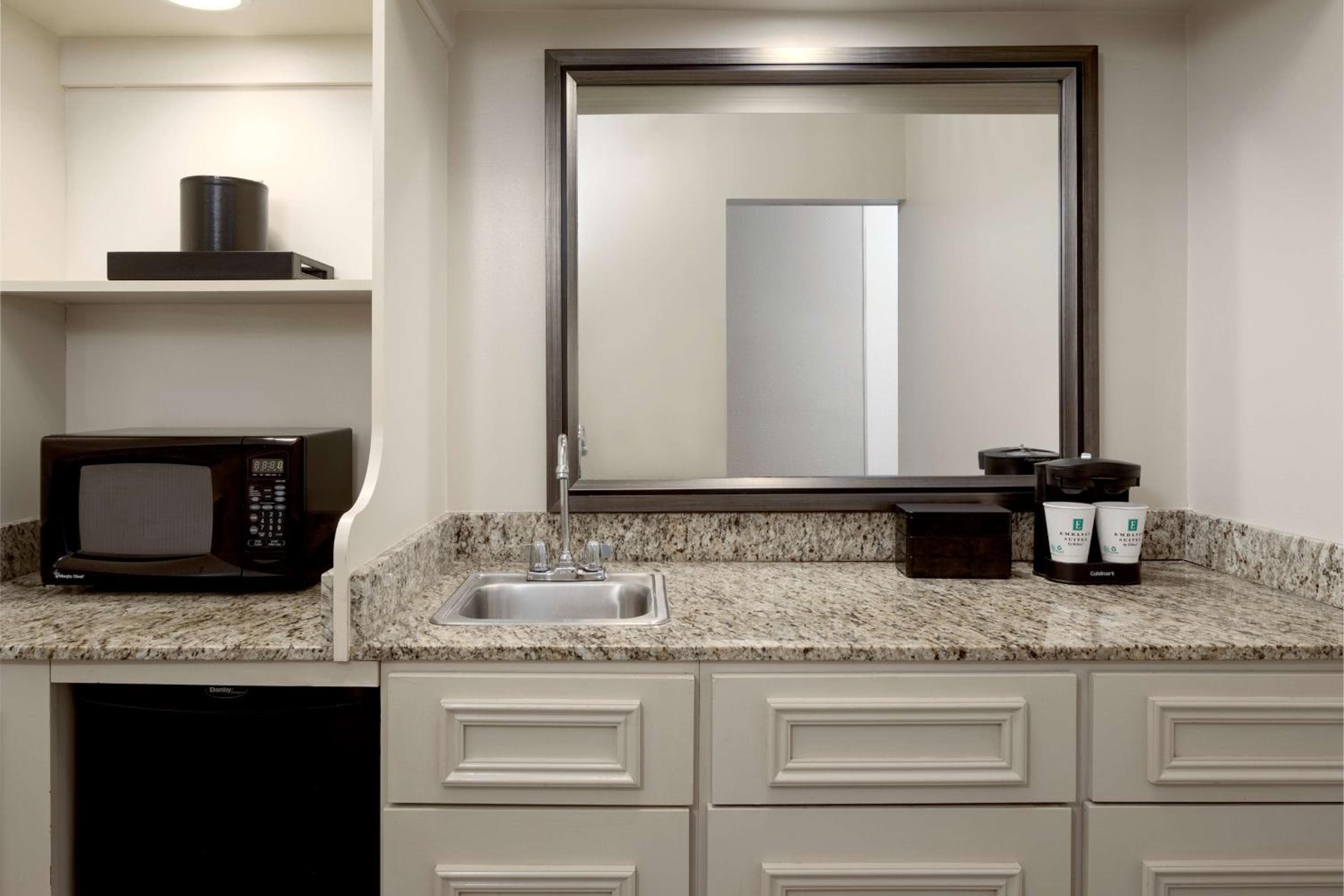 Embassy Suites by Hilton Tampa Airport Westshore — 11