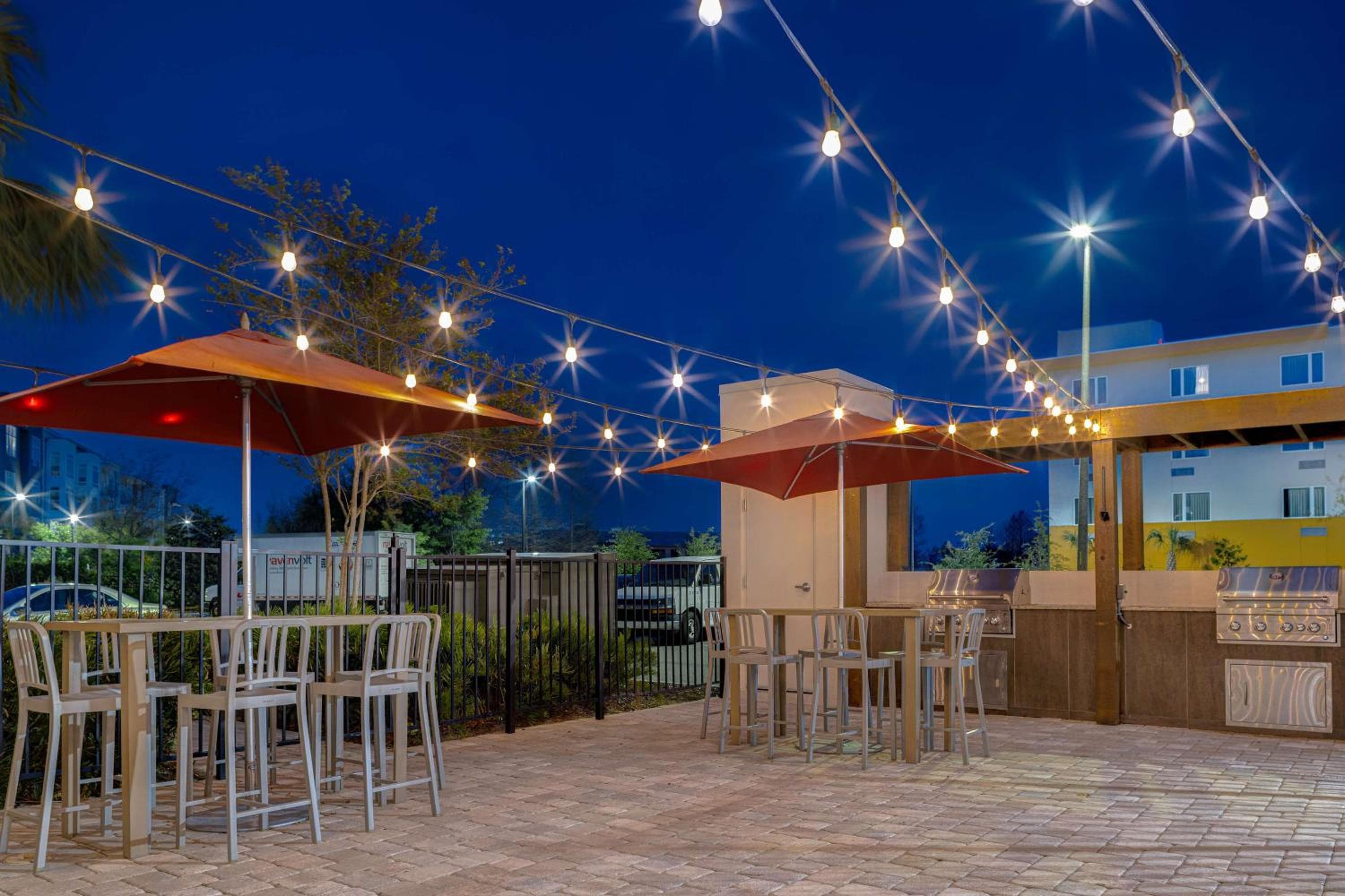 Home2 Suites by Hilton Orlando International Drive Sur — 8
