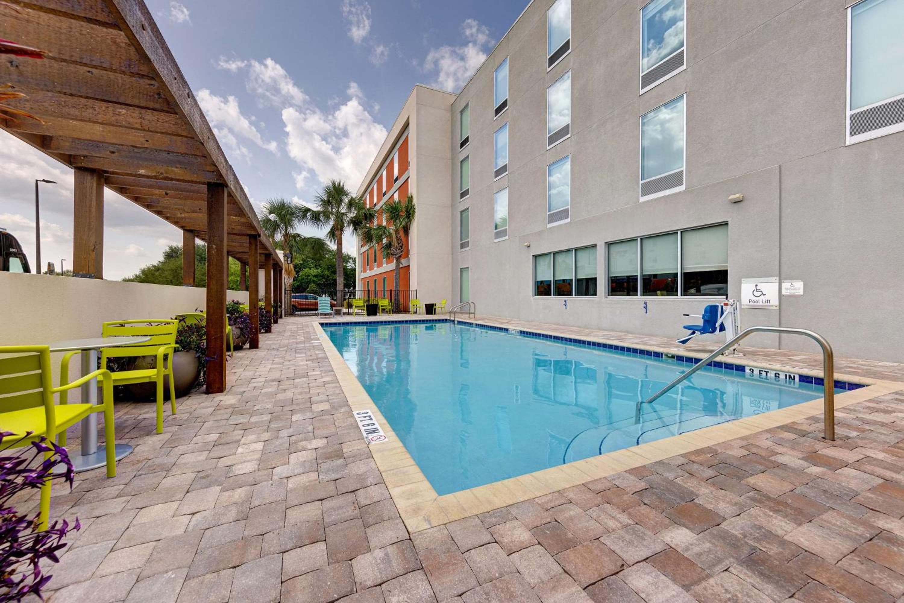 Home2 Suites by Hilton Orlando International Drive Sur — 14