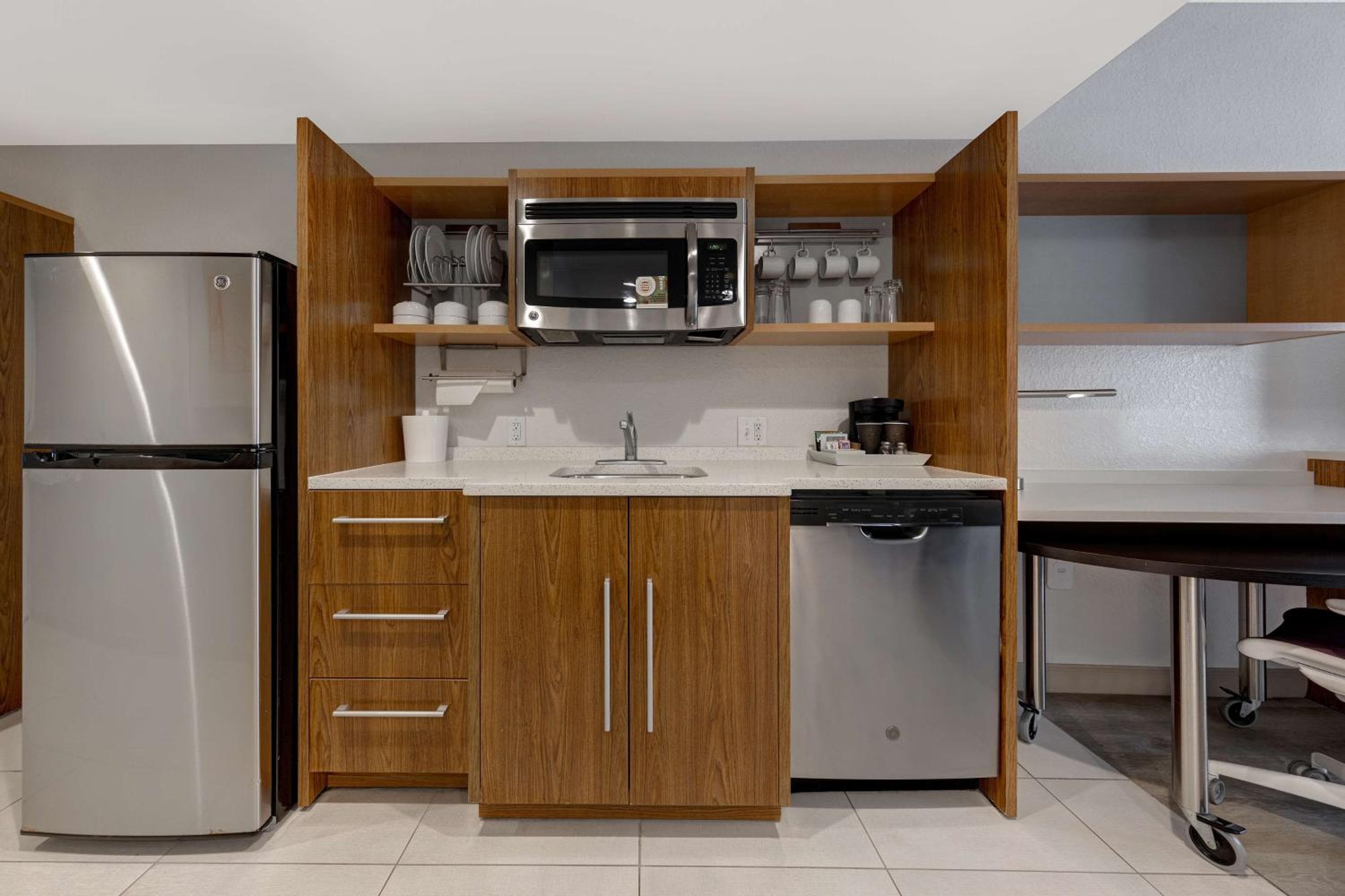 Home2 Suites by Hilton Orlando International Drive South - Free Shuttle to Theme Parks — 5