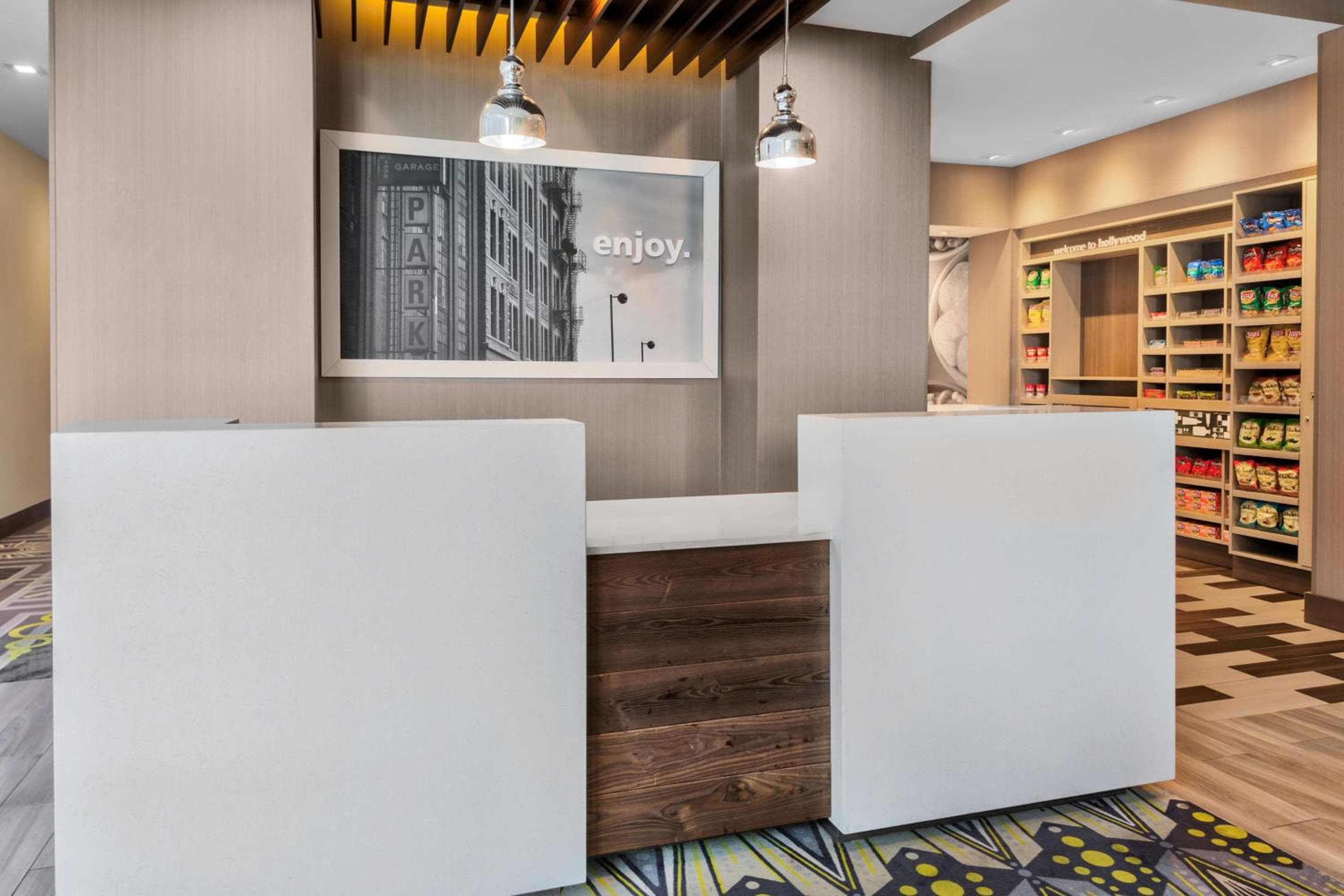 Hampton Inn & Suites Los Angeles/Hollywood, CA — 4