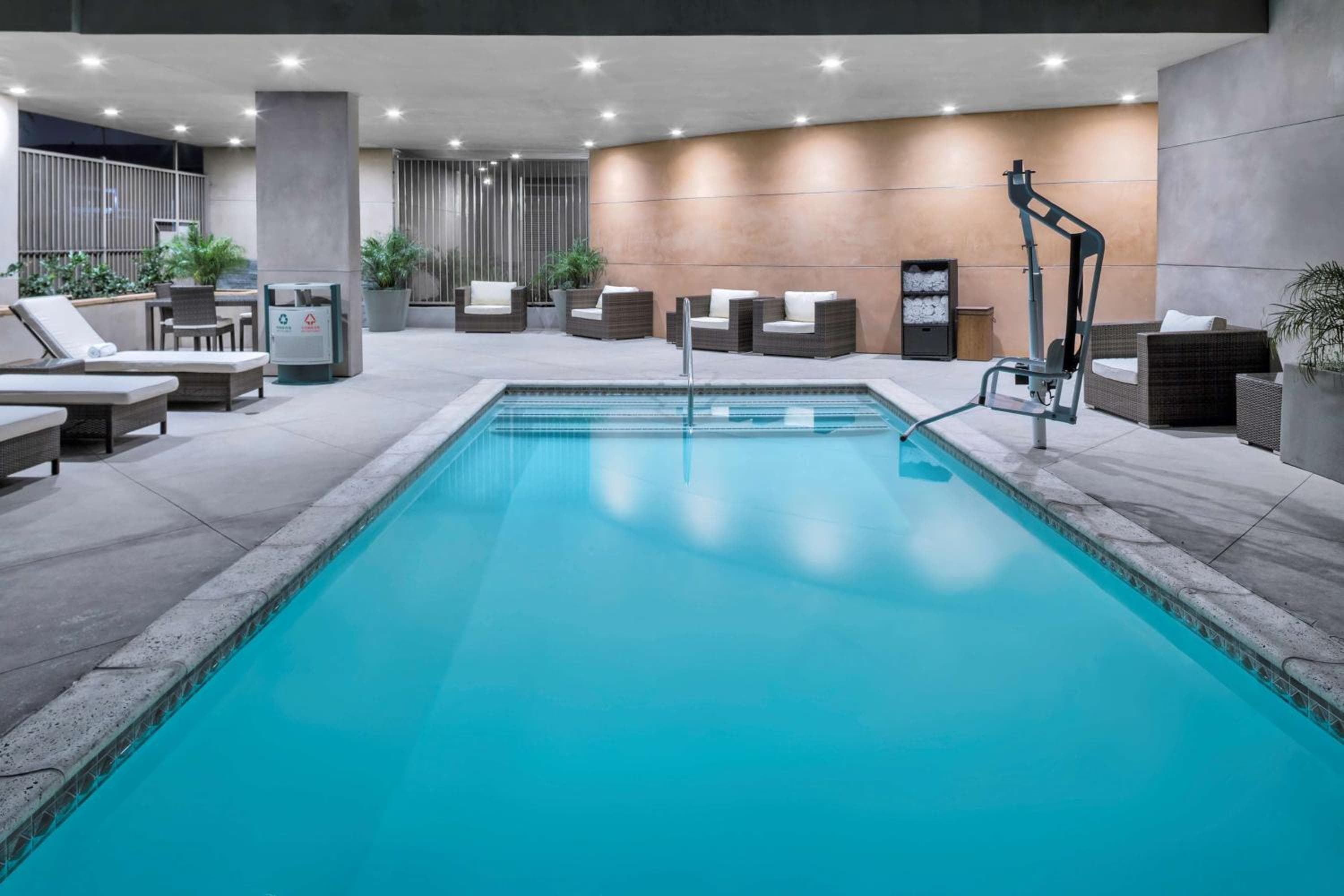 Hampton Inn & Suites Los Angeles/Hollywood, CA — 6