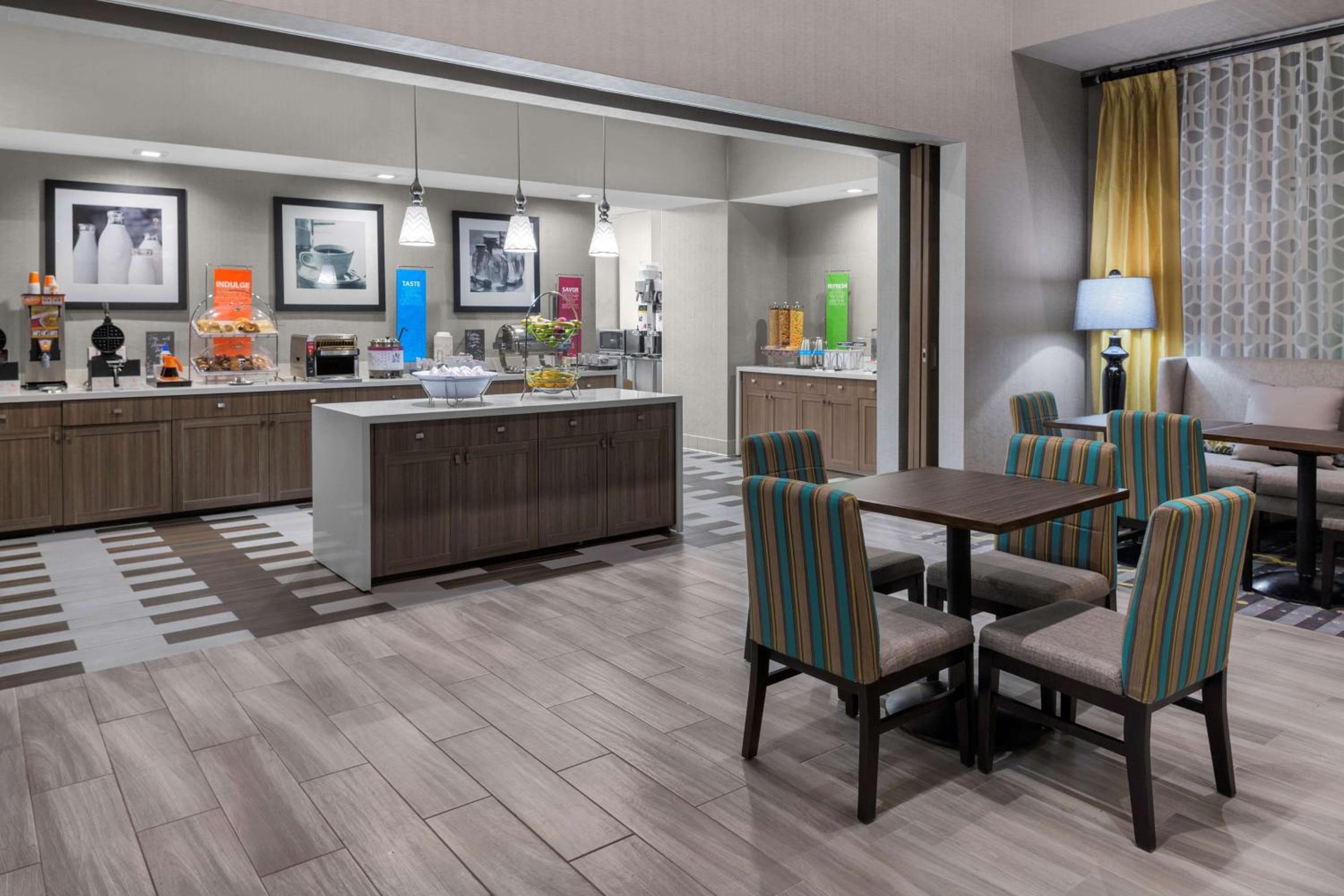 Hampton Inn & Suites Los Angeles/Hollywood, CA — 9