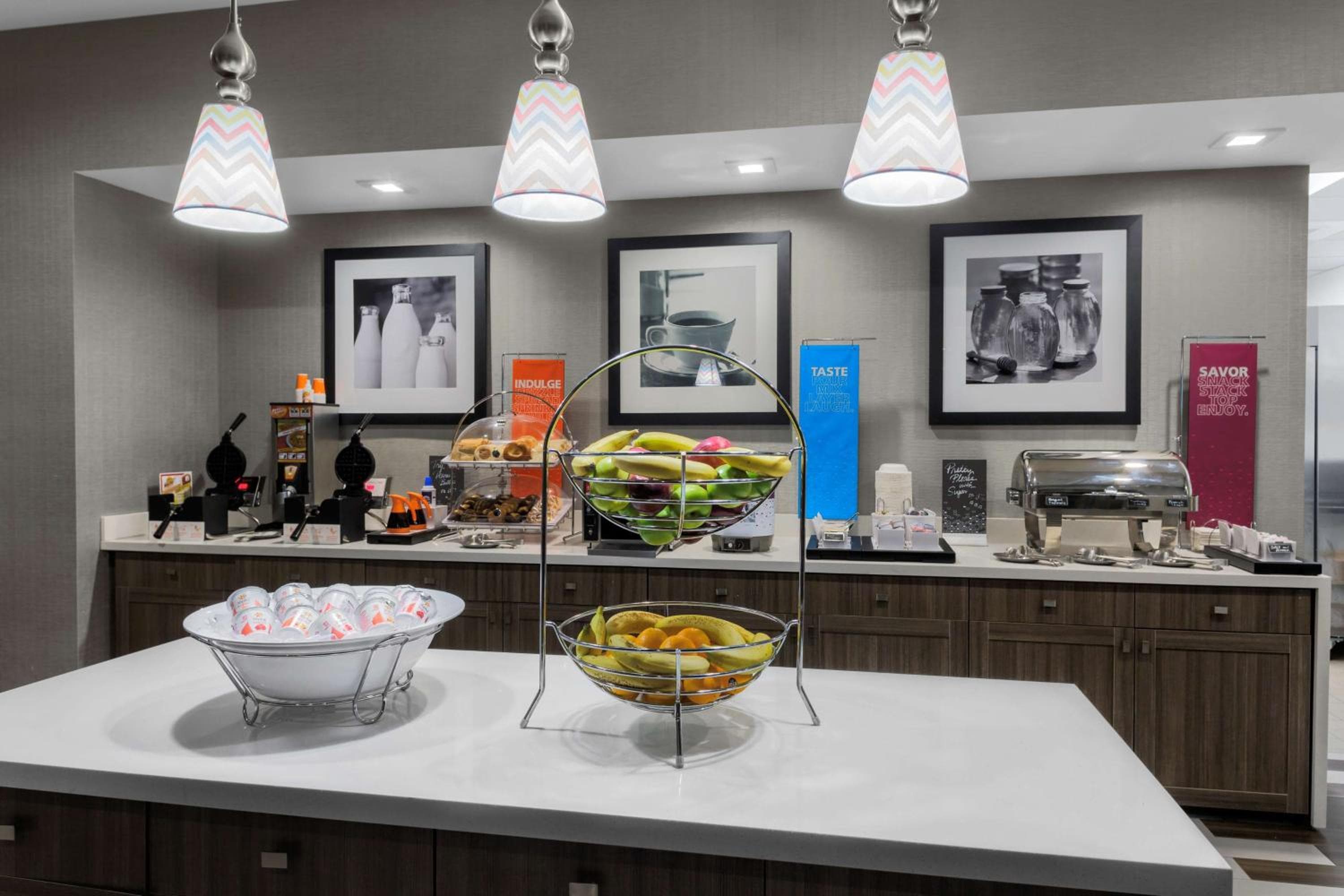 Hampton Inn & Suites Los Angeles/Hollywood, CA — 10