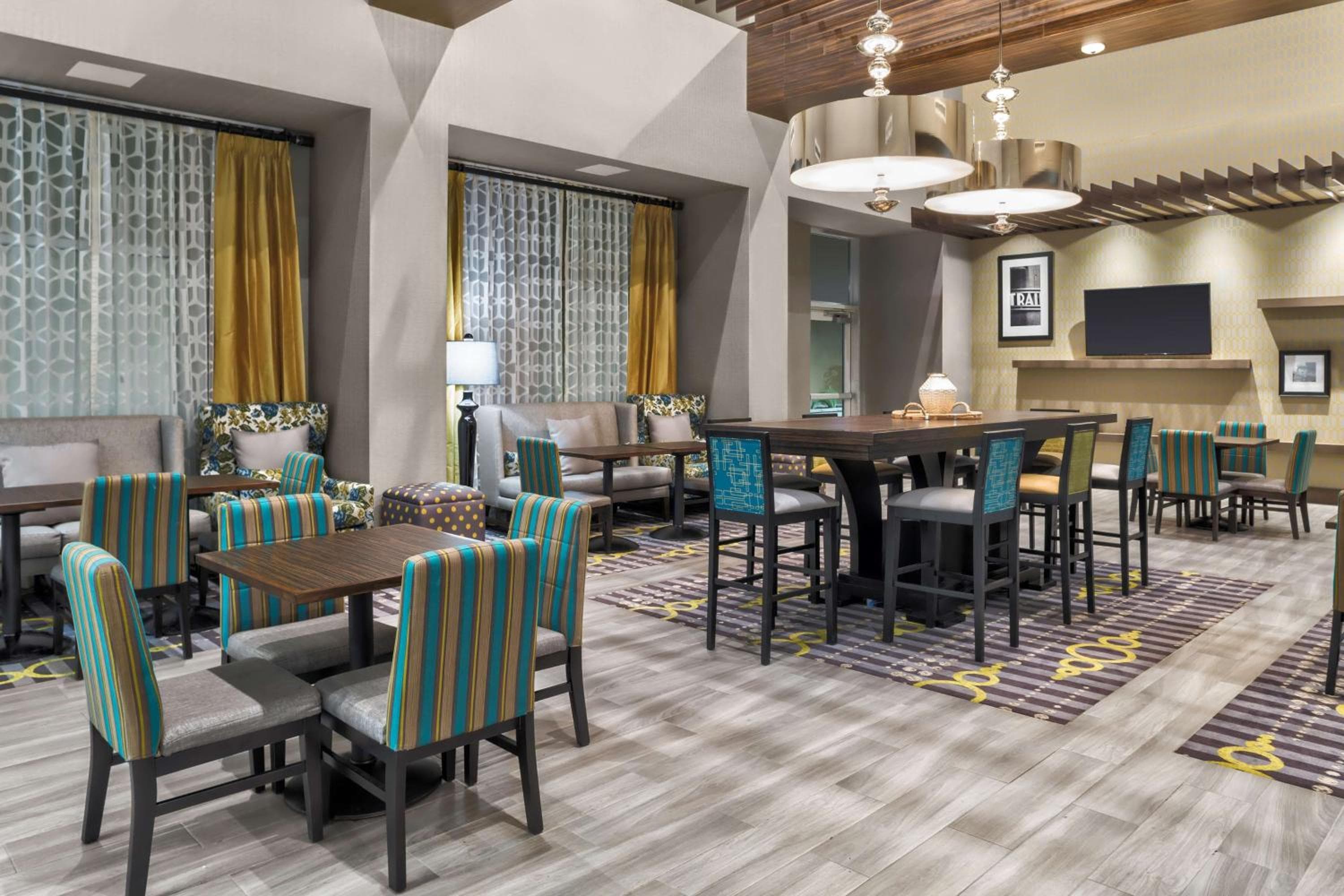 Hampton Inn & Suites Los Angeles/Hollywood, CA — 11