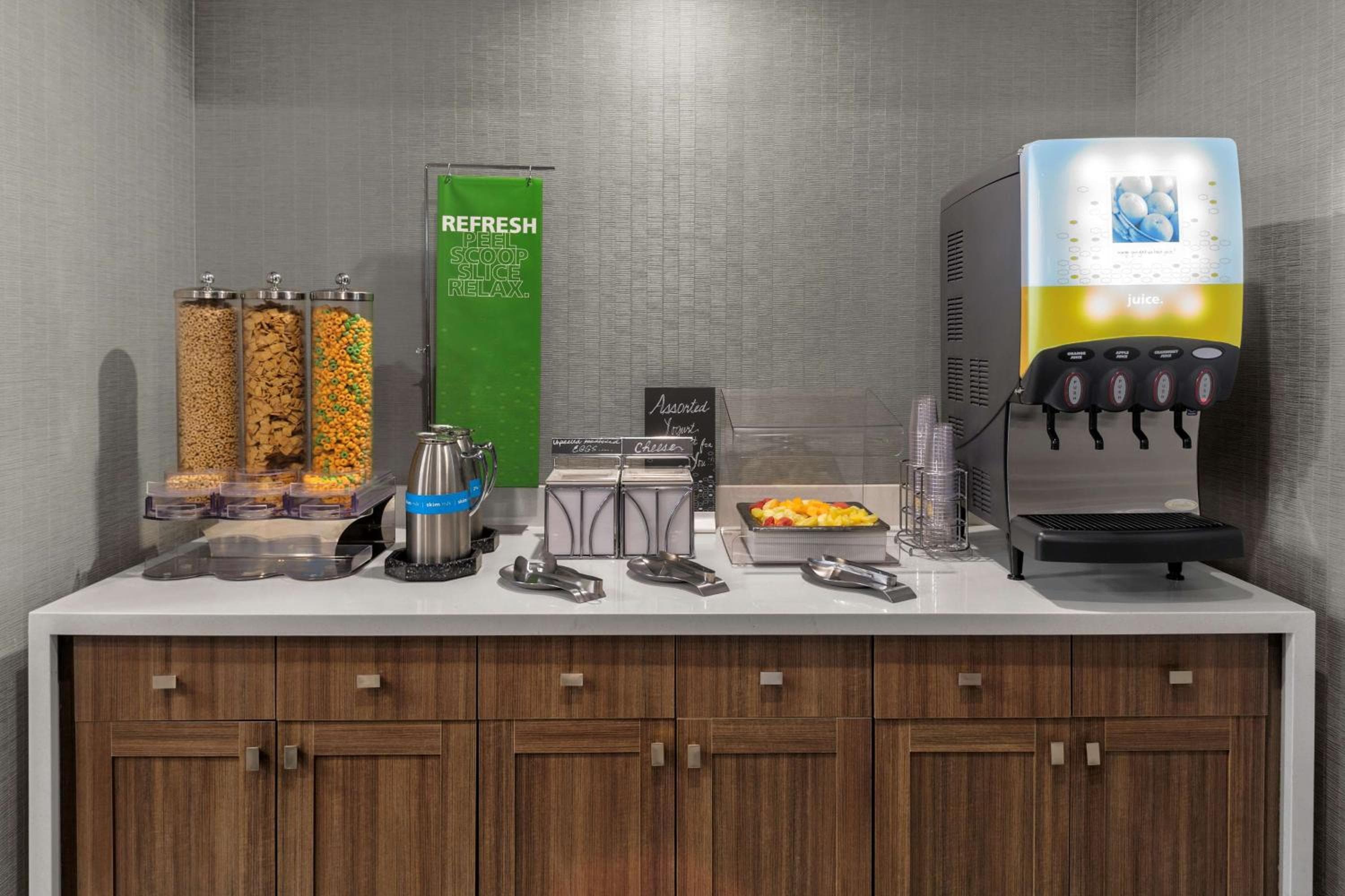Hampton Inn & Suites Los Angeles/Hollywood, CA — 13