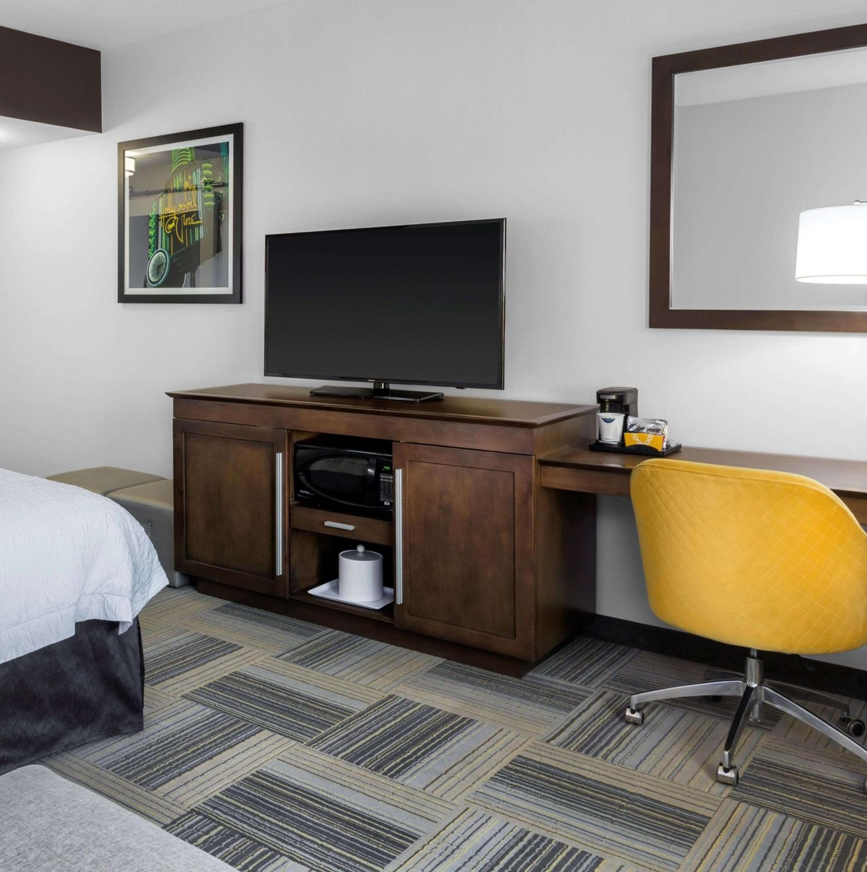 Hampton Inn & Suites Los Angeles/Hollywood, CA — 16