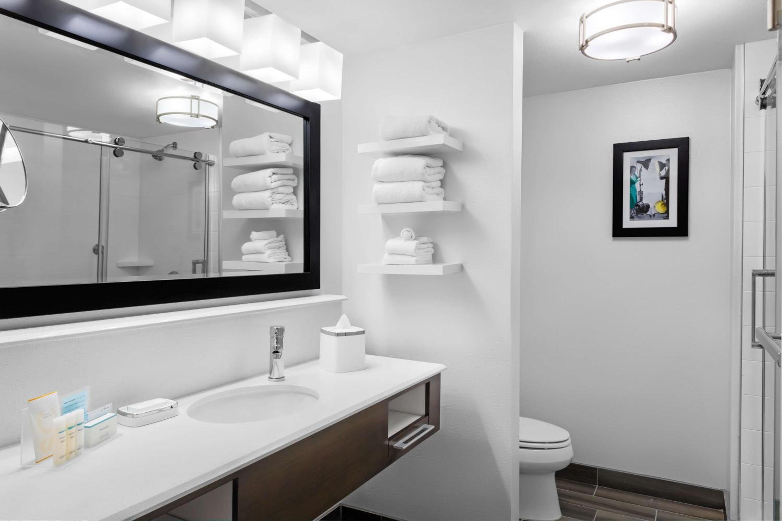 Hampton Inn & Suites Los Angeles/Hollywood, CA — 17