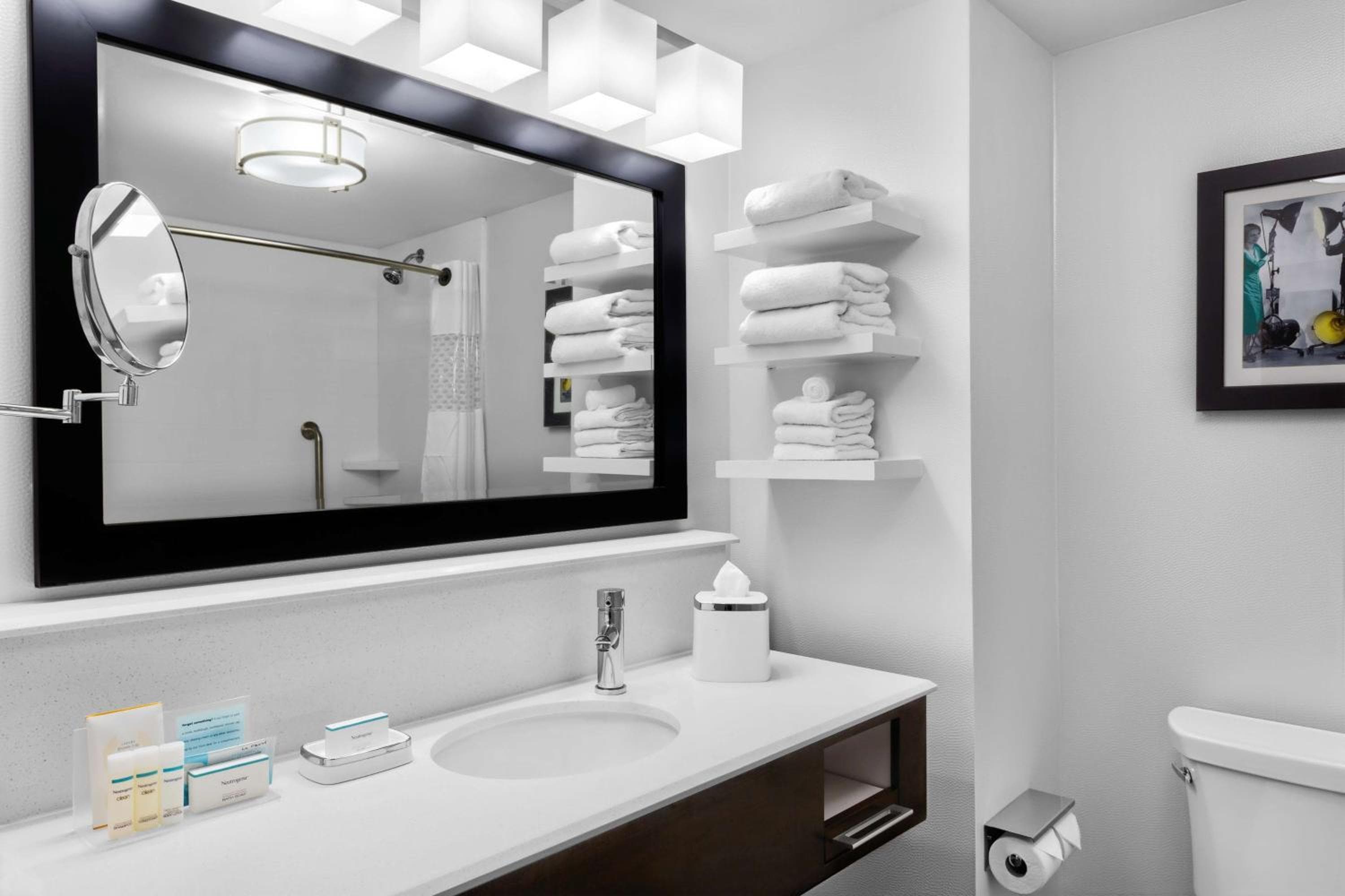 Hampton Inn & Suites Los Angeles/Hollywood, CA — 24
