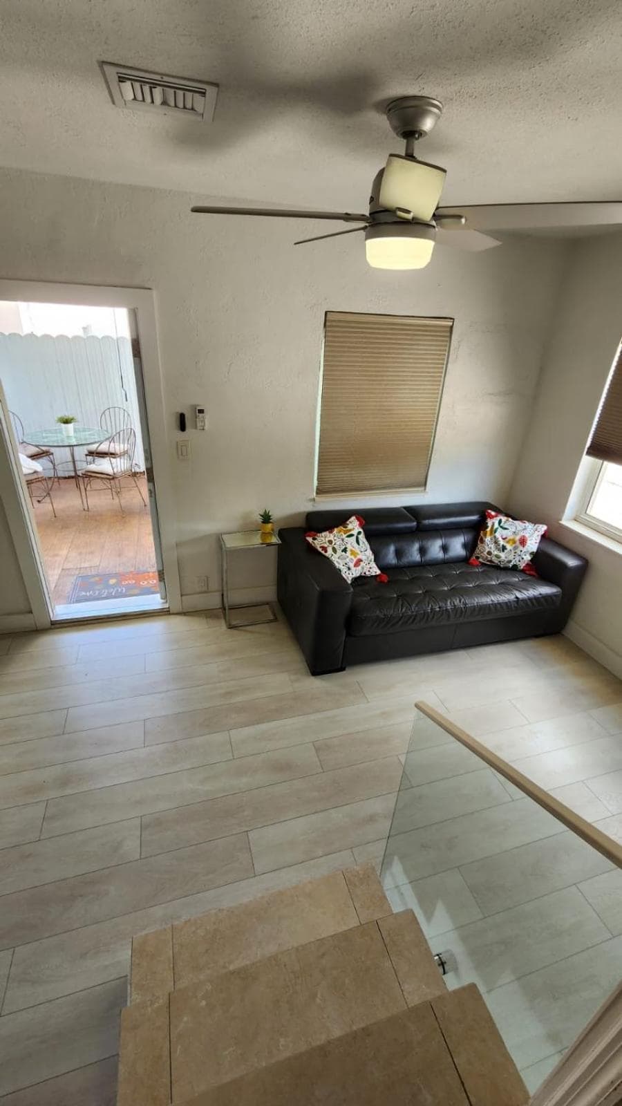Comfortable modern apartment- central location. — 14