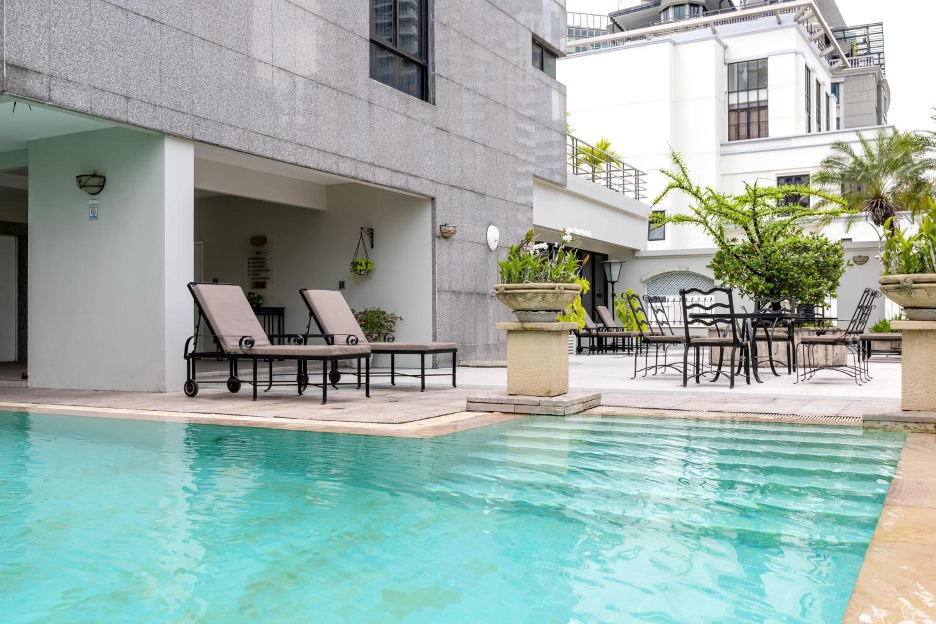 Cape House Langsuan Hotel — 7