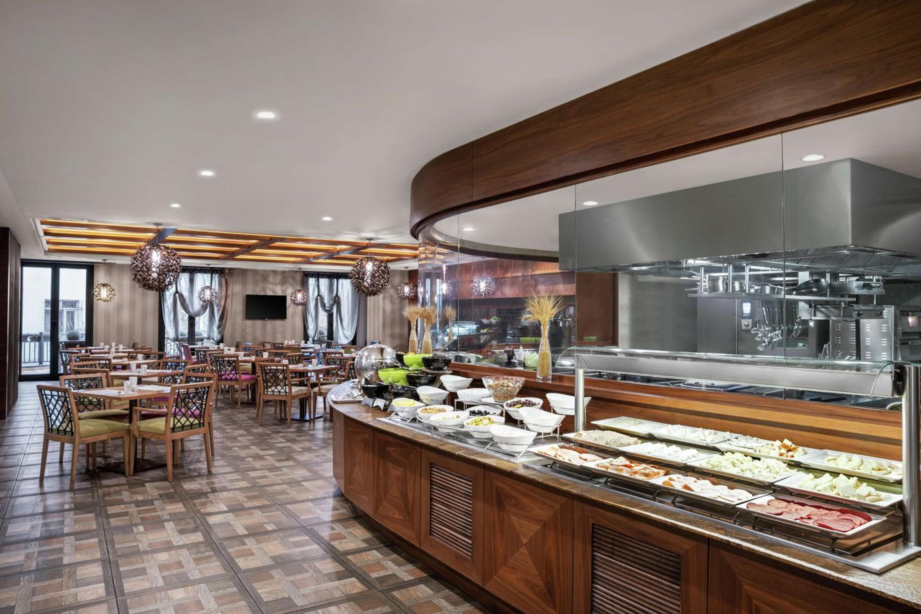 DoubleTree by Hilton Estambul Esentepe — 10
