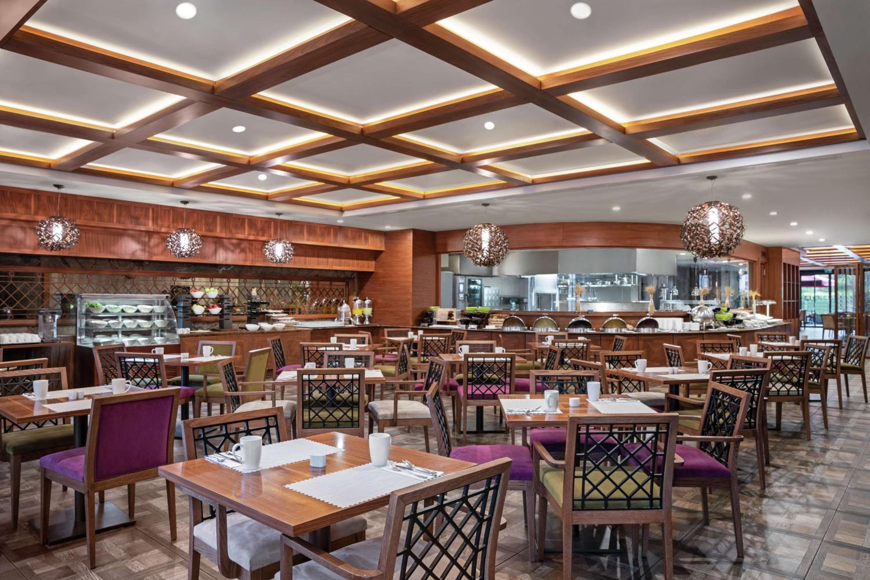 DoubleTree by Hilton Estambul Esentepe — 11