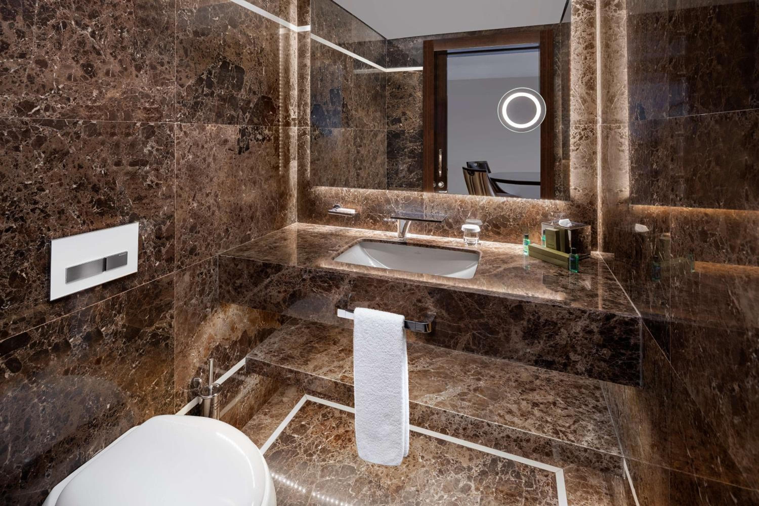 DoubleTree by Hilton Estambul Esentepe — 18