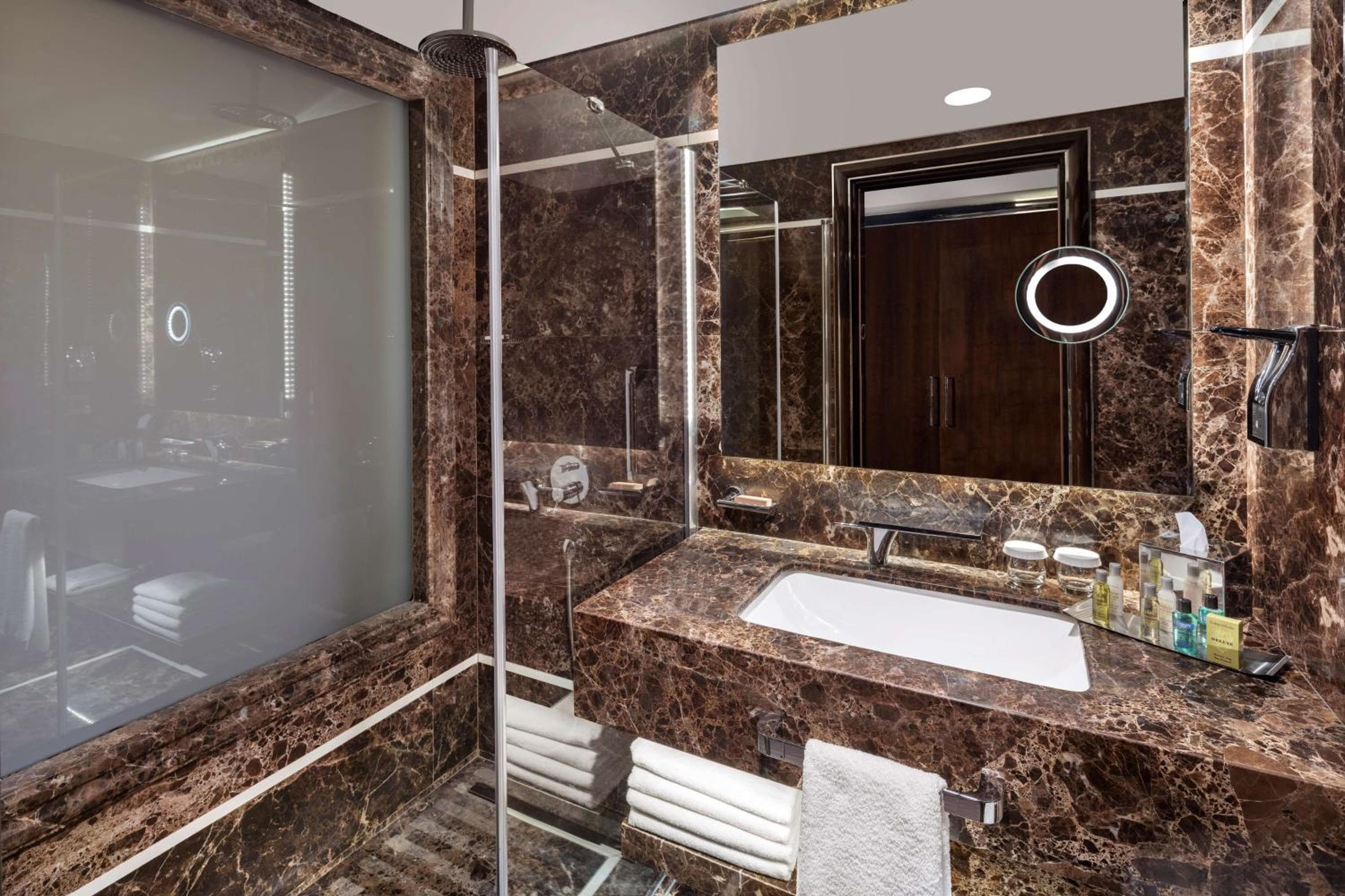 DoubleTree by Hilton Estambul Esentepe — 19