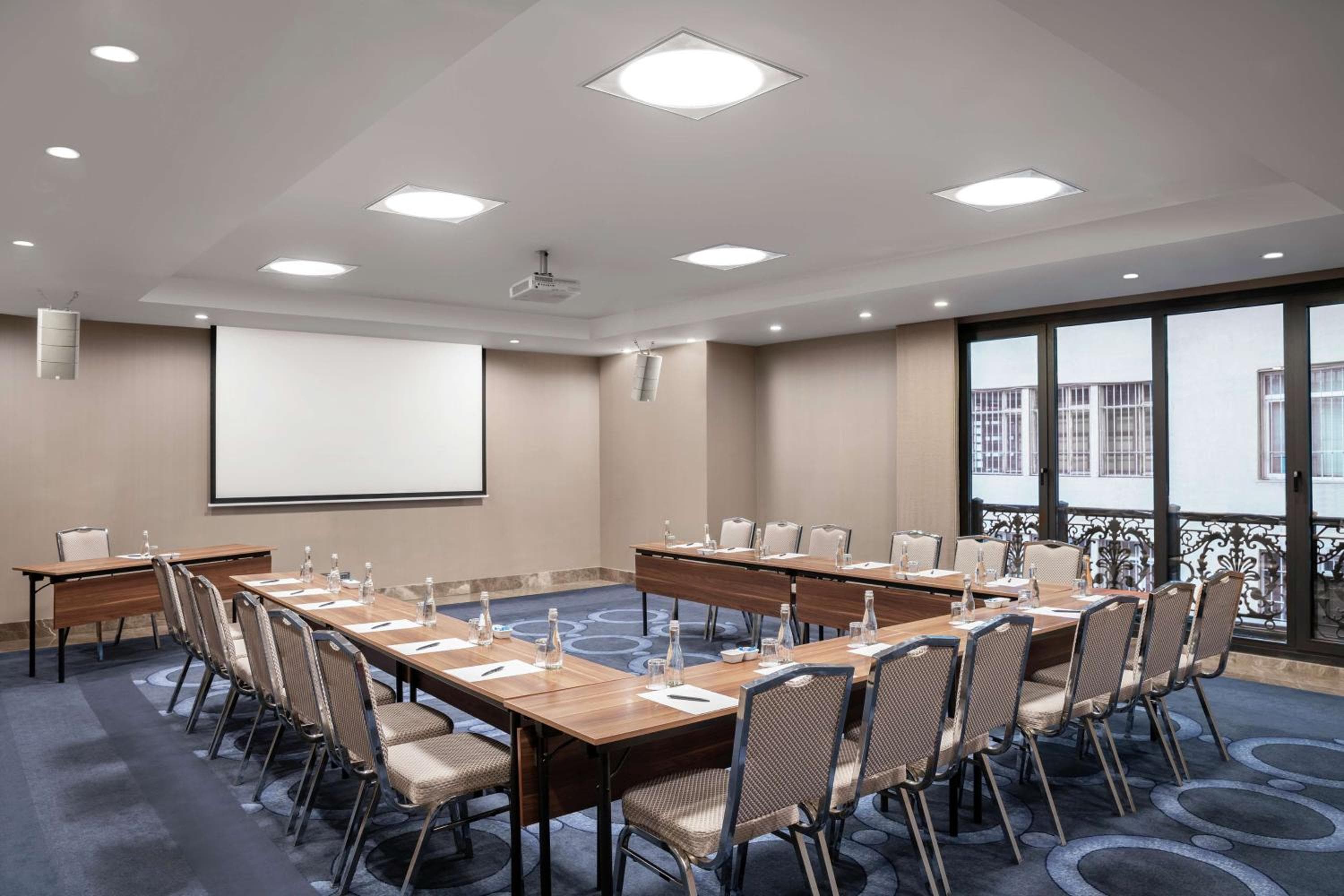 DoubleTree by Hilton Istanbul Gayrettepe — 9