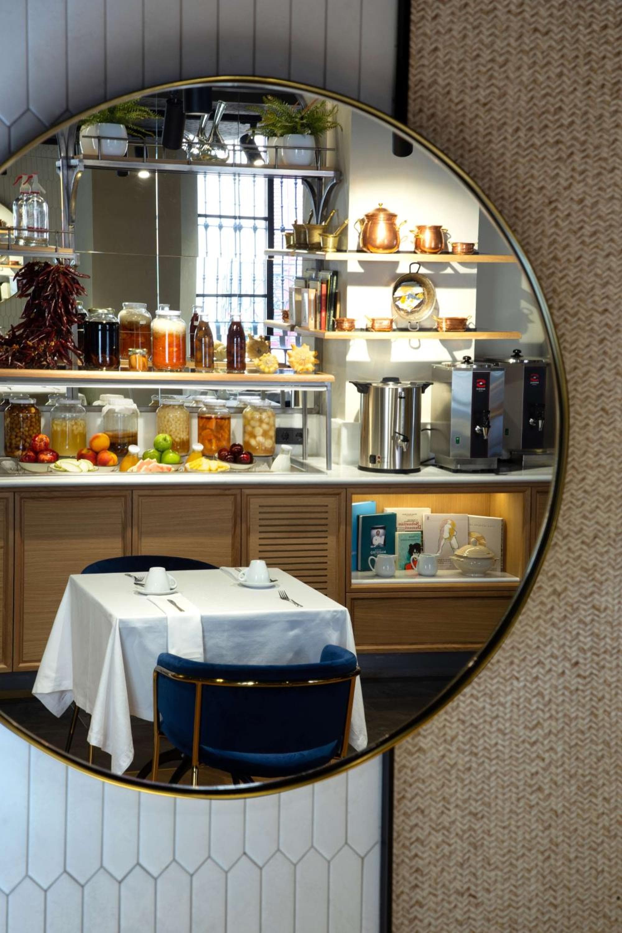 Hotel Atocha Madrid, Tapestry Collection by Hilton — 10