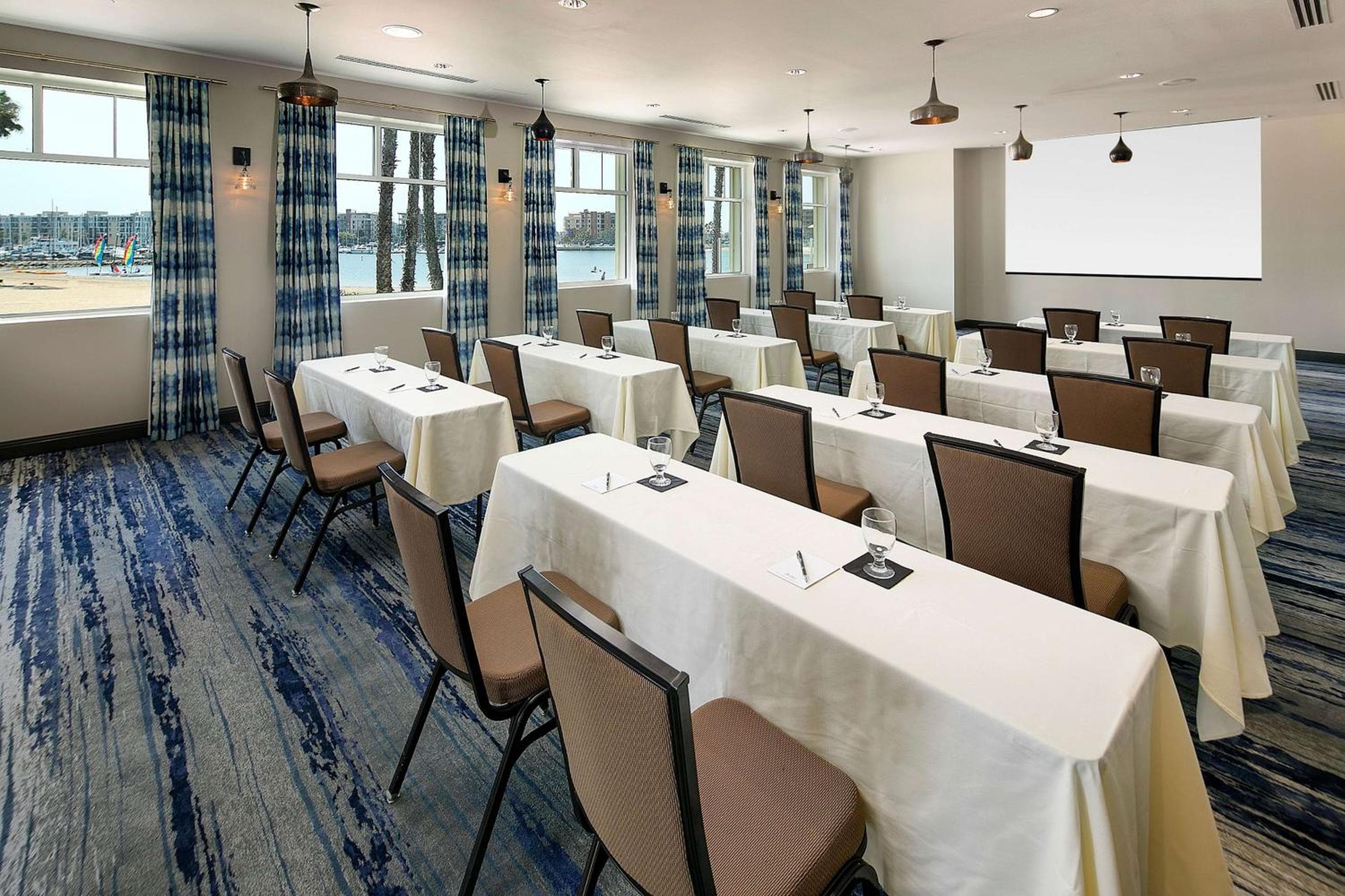 Jamaica Bay Inn Marina Del Rey Tapestry Collection by Hilton — 2