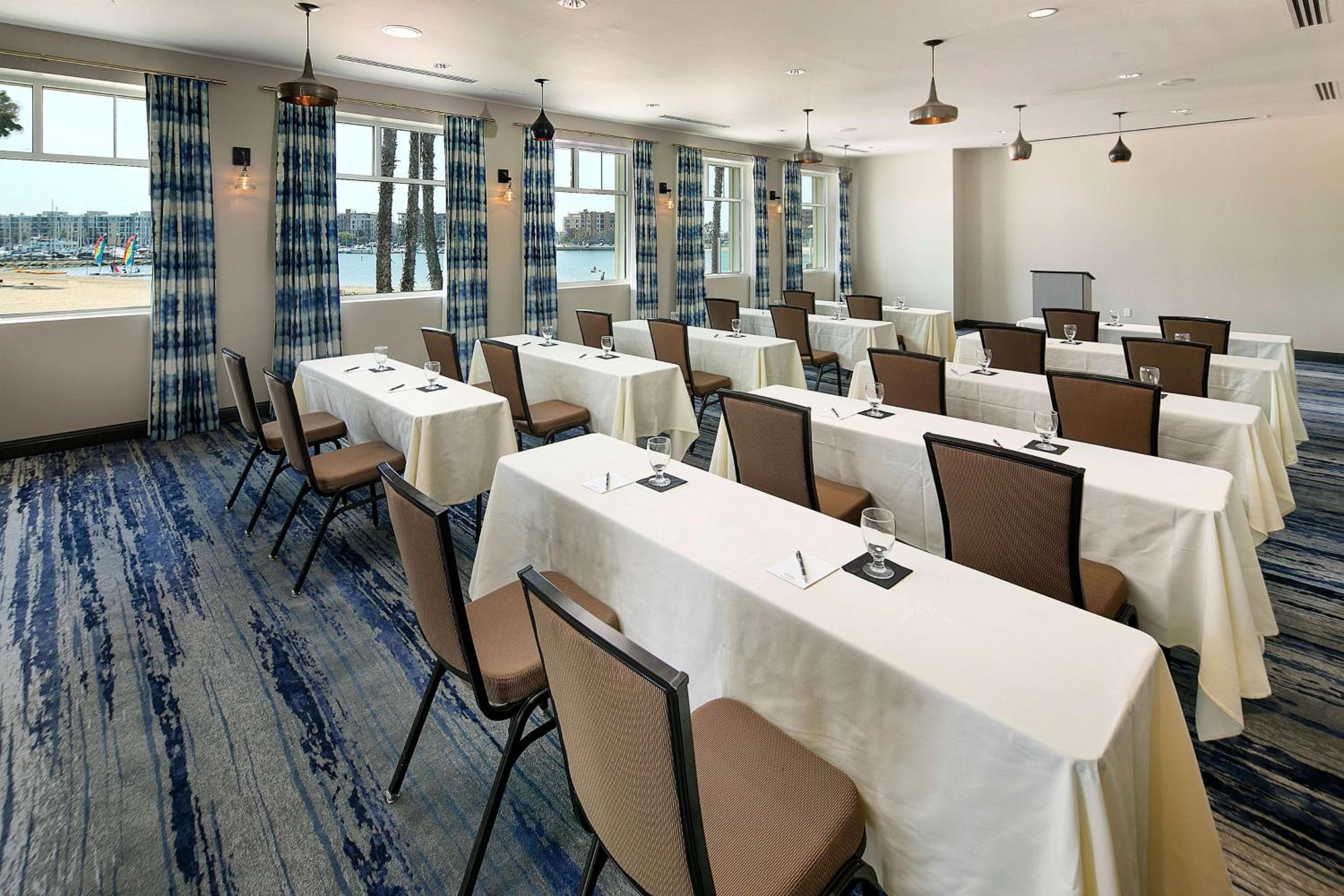 Jamaica Bay Inn Marina Del Rey Tapestry Collection by Hilton — 13