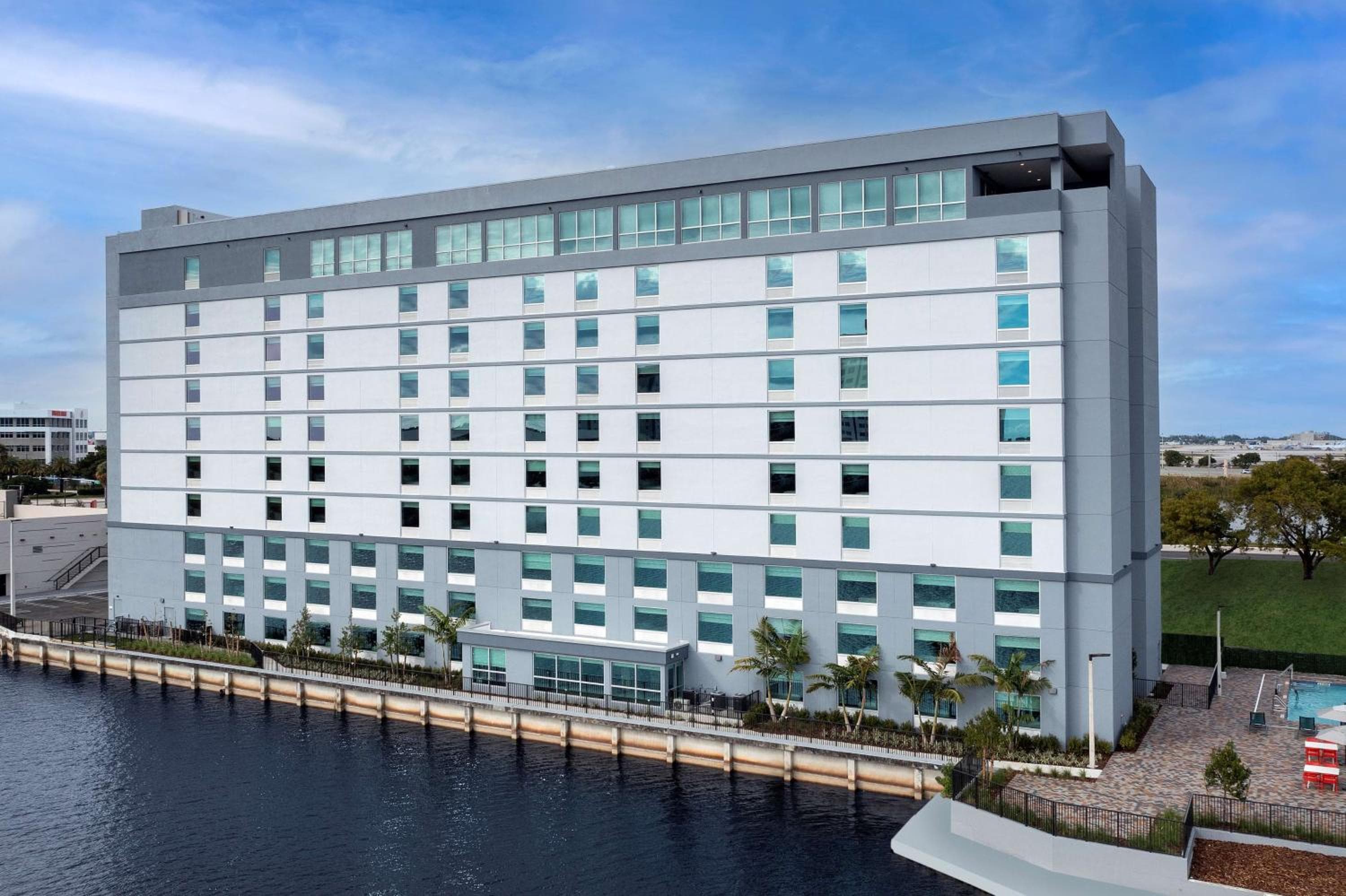 Home2 Suites By Hilton Miami Airport South Blue Lagoon — 3