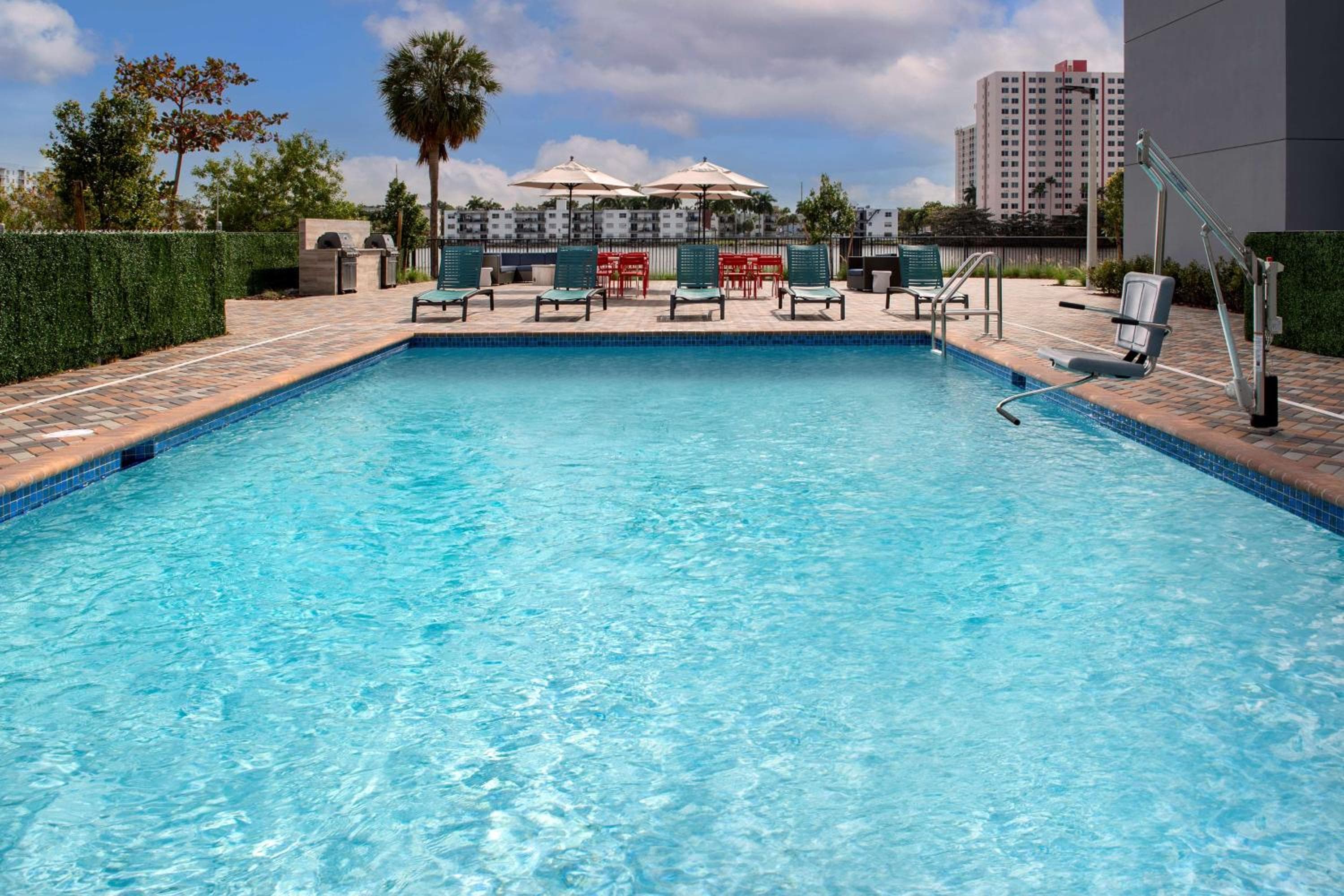 Home2 Suites By Hilton Miami Airport South Blue Lagoon — 13