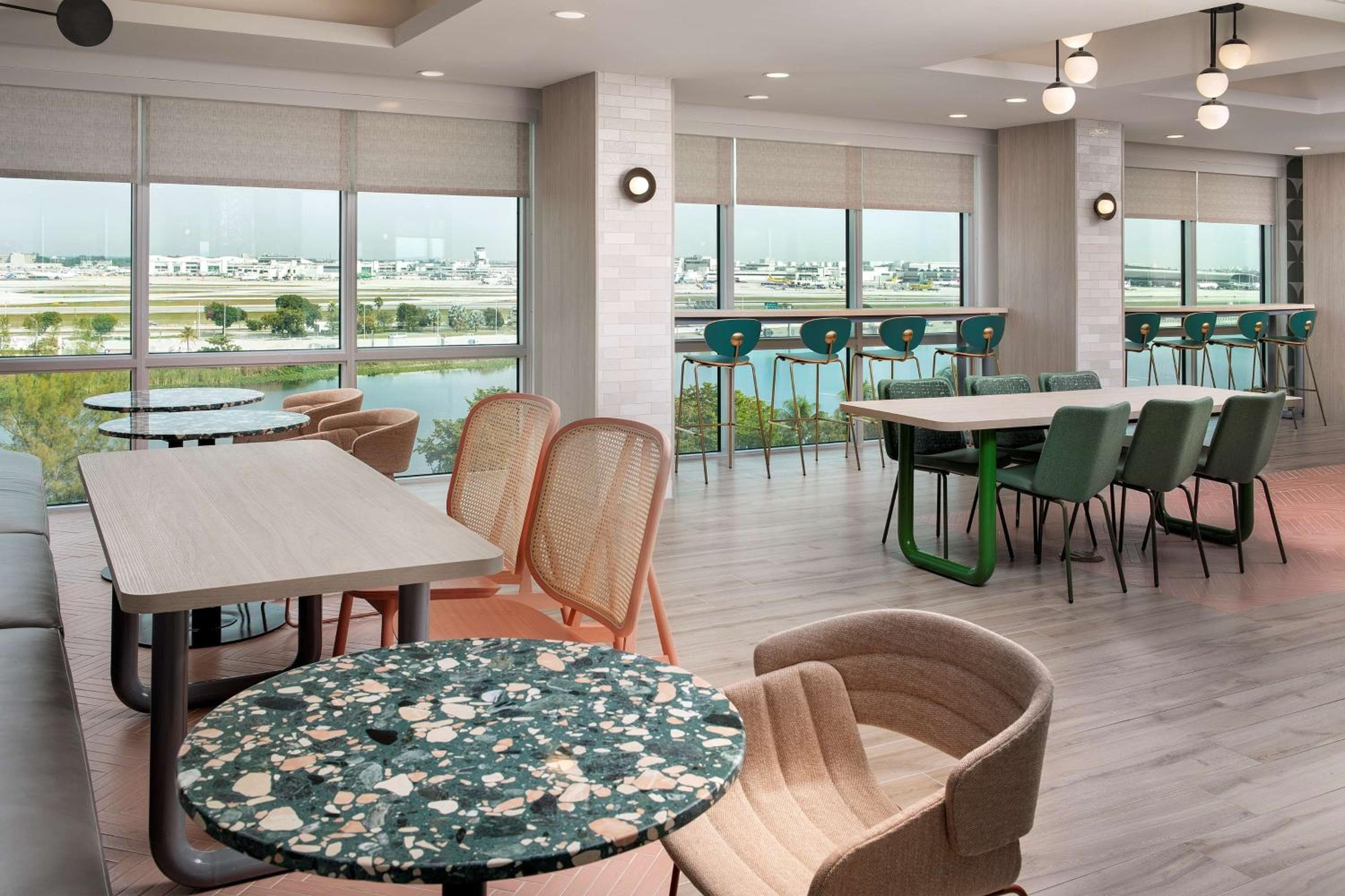 Tru By Hilton Miami Airport South Blue Lagoon, Florida — 17