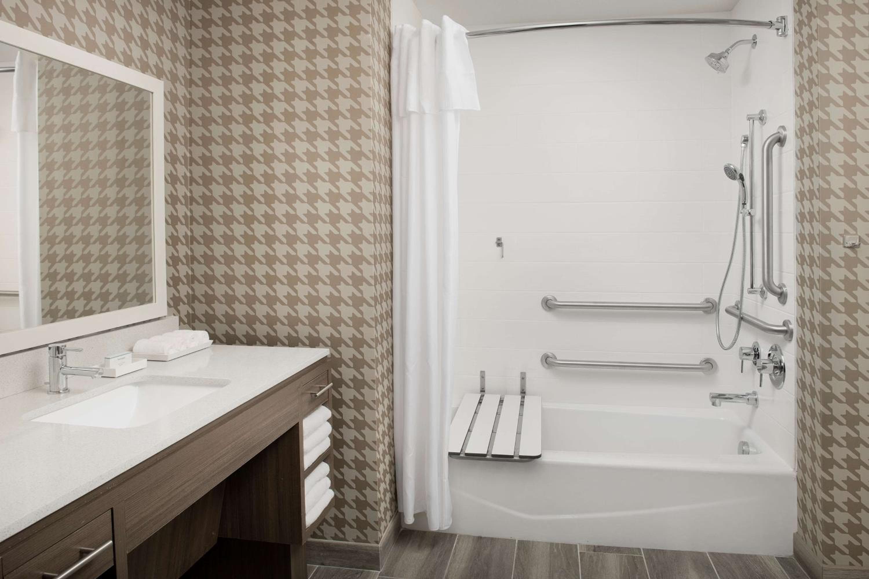 Home2 Suites By Hilton Miami Airport South Blue Lagoon — 23