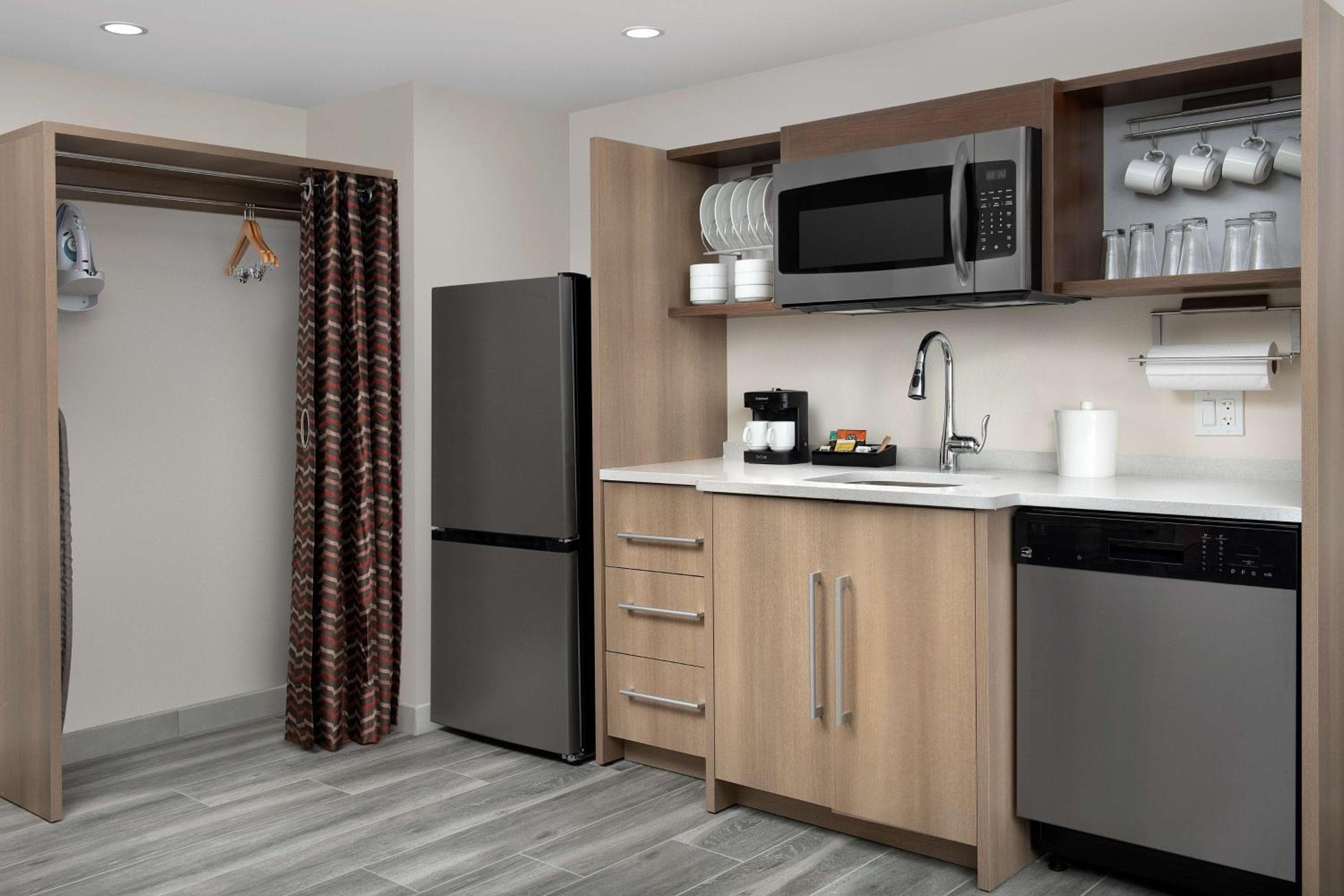 Home2 Suites By Hilton Miami Airport South Blue Lagoon — 14