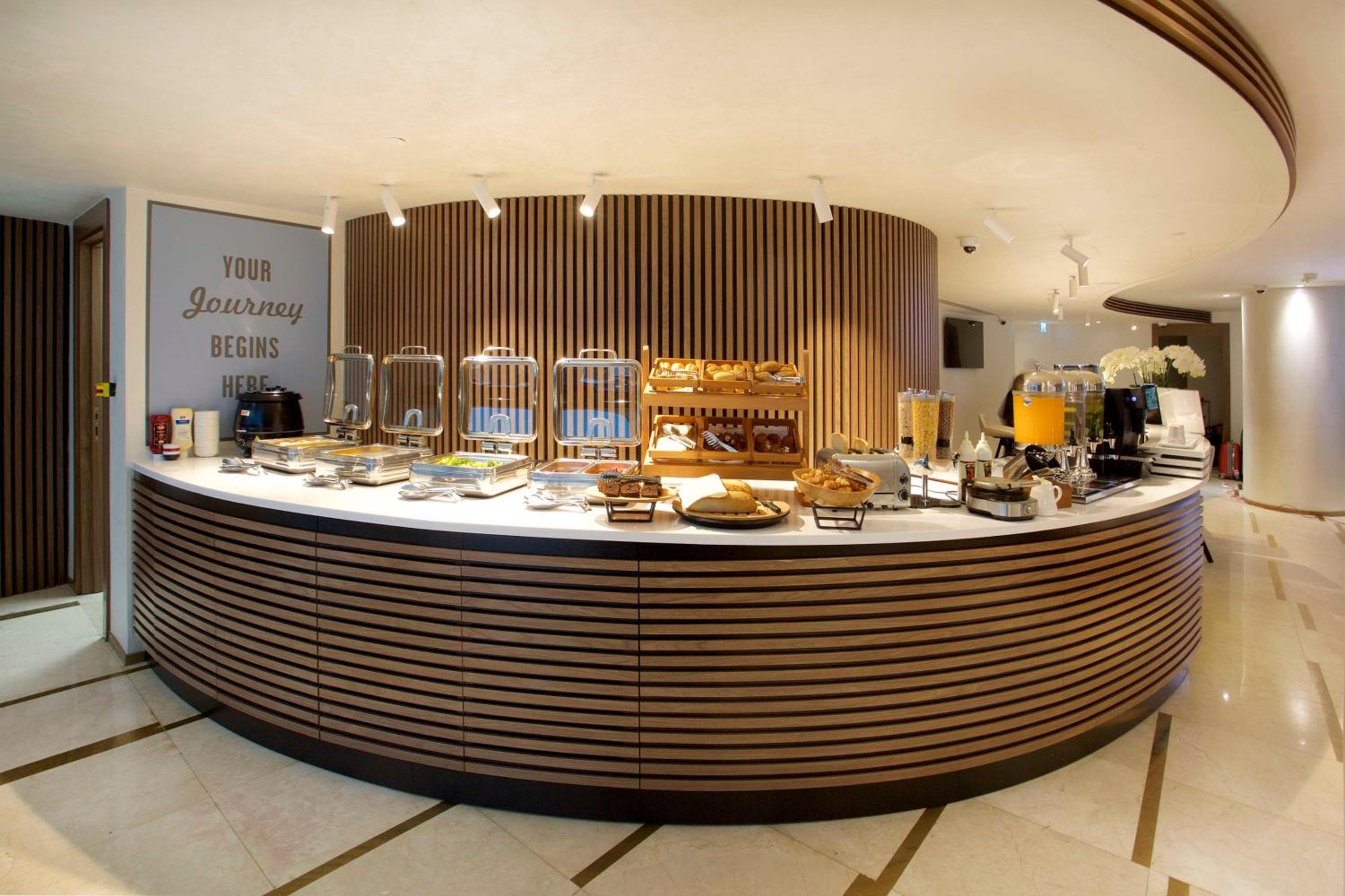 Hampton By Hilton Istanbul Old City — 10