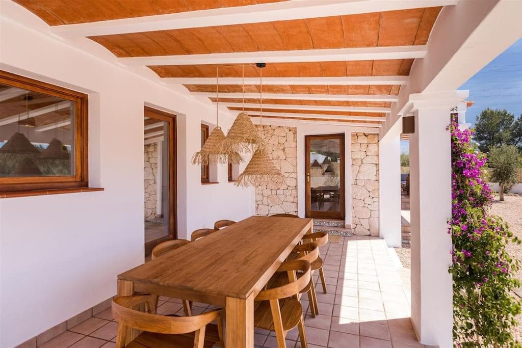 Your perfect hideaway only 5 minutes from Ibiza — 9