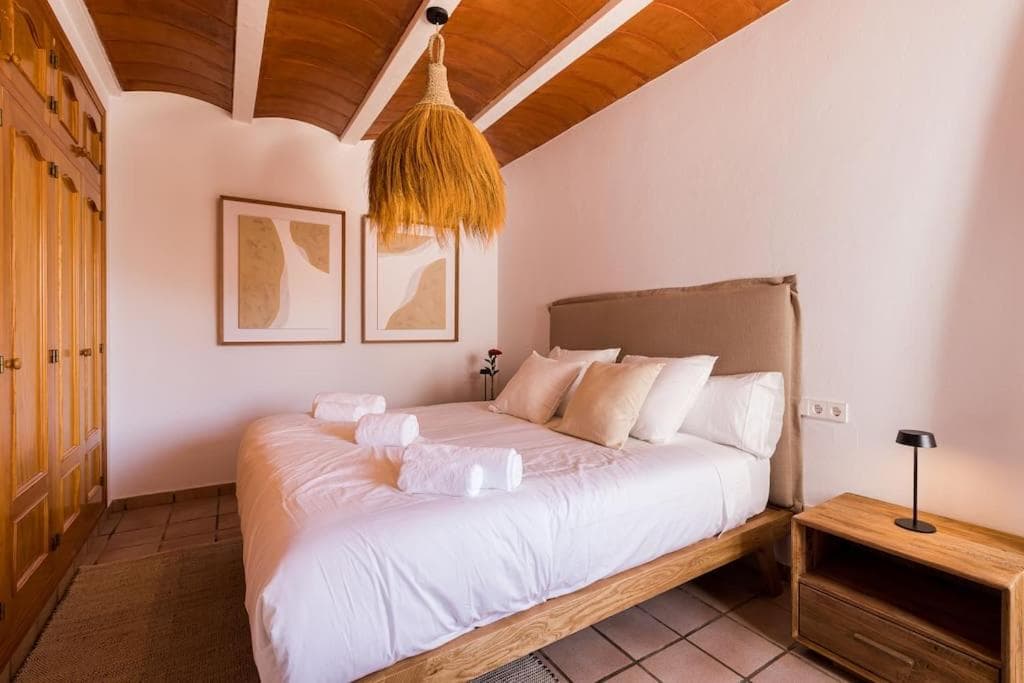 Your perfect hideaway only 5 minutes from Ibiza — 23