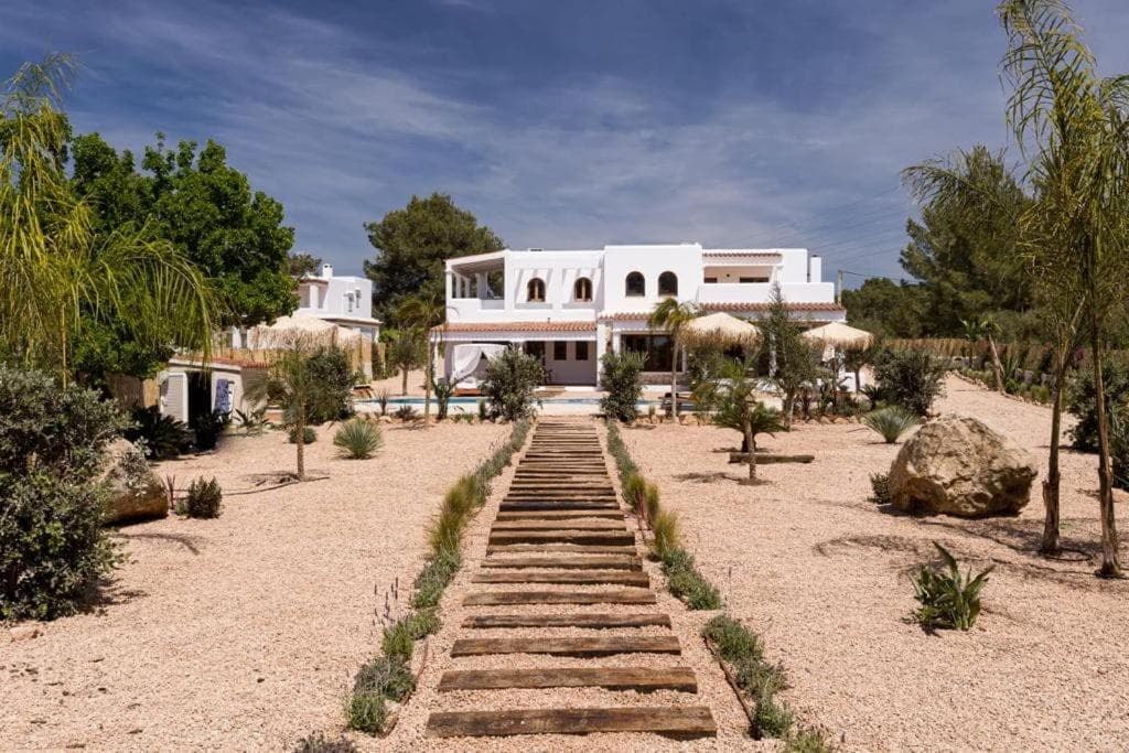 Your perfect hideaway only 5 minutes from Ibiza — 14