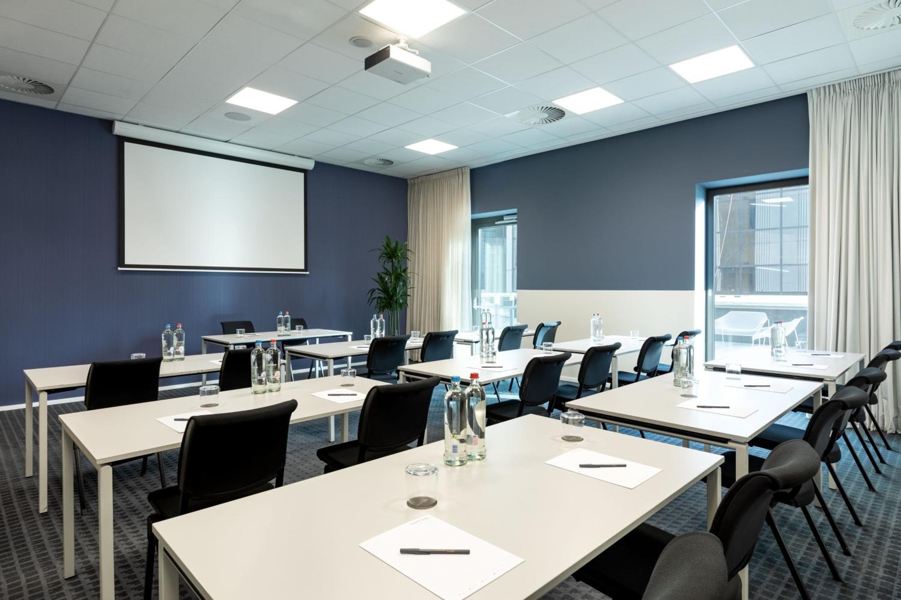 Courtyard by Marriott Amsterdam — 30