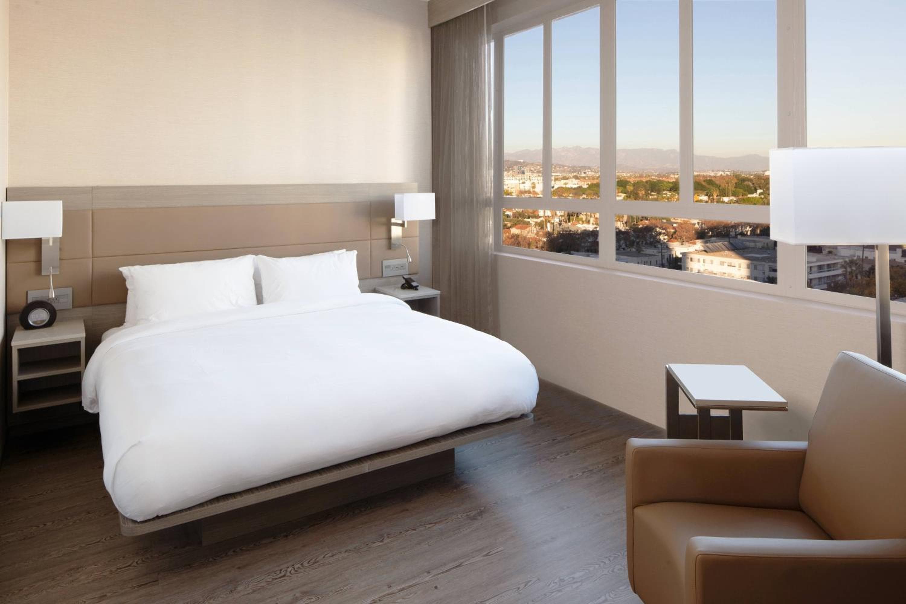 AC Hotel by Marriott Beverly Hills — 15