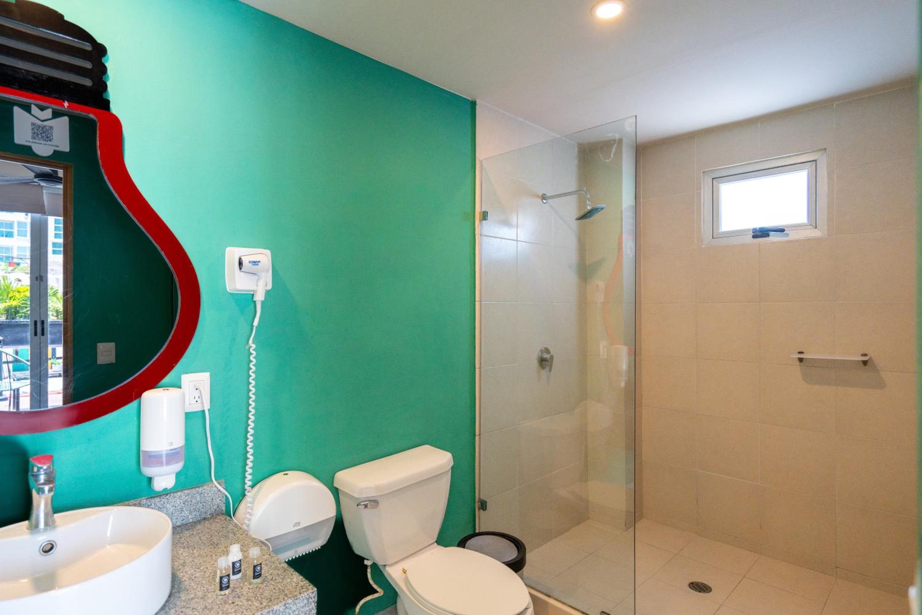 Mayan Monkey Cancun - Social Hostel — 3