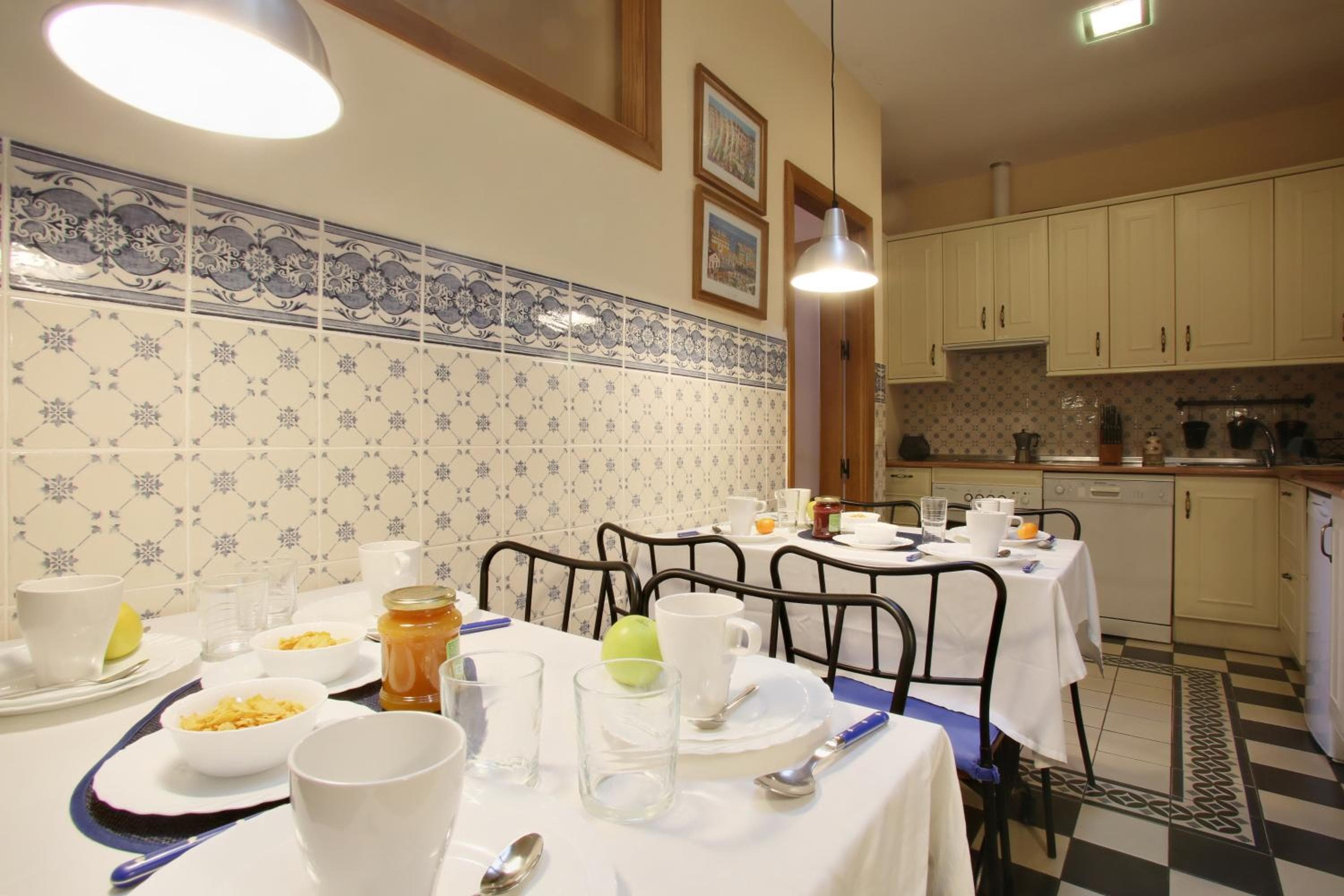 Málaga Lodge Guesthouse — 22