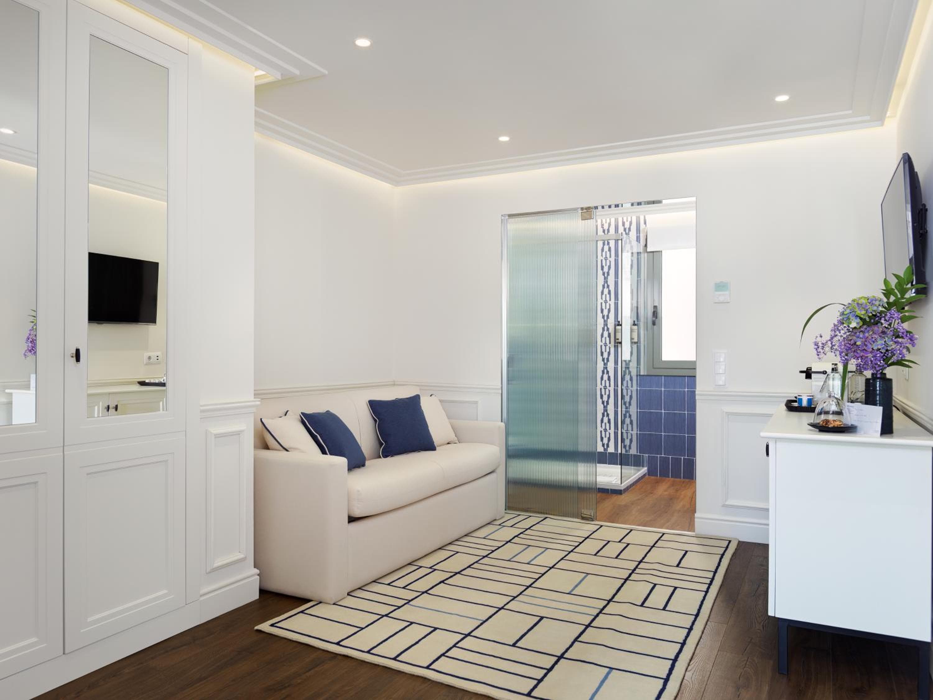 H10 Universitat — 7