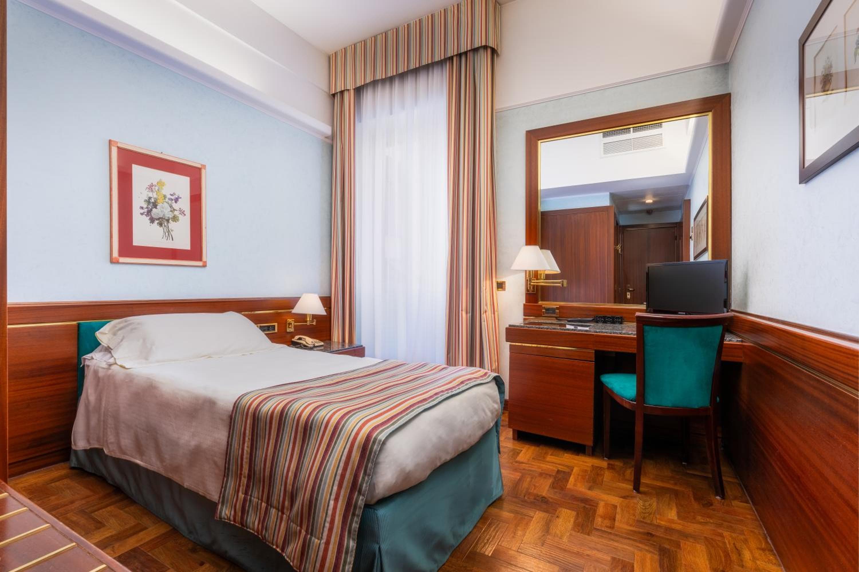 Hotel Crivi's — 9