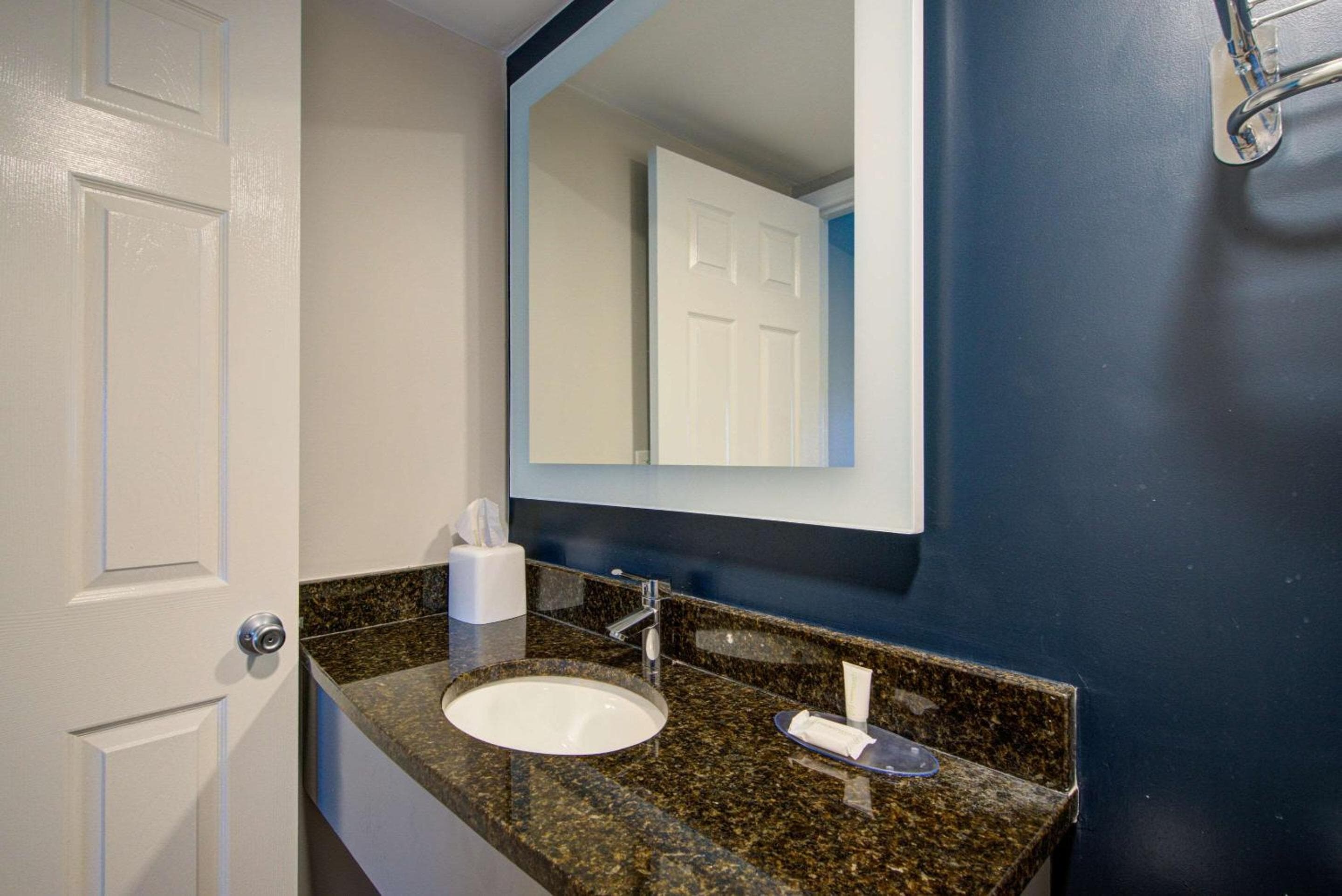 Clarion Pointe Tampa-Brandon cerca del recinto ferial y del casino — 17