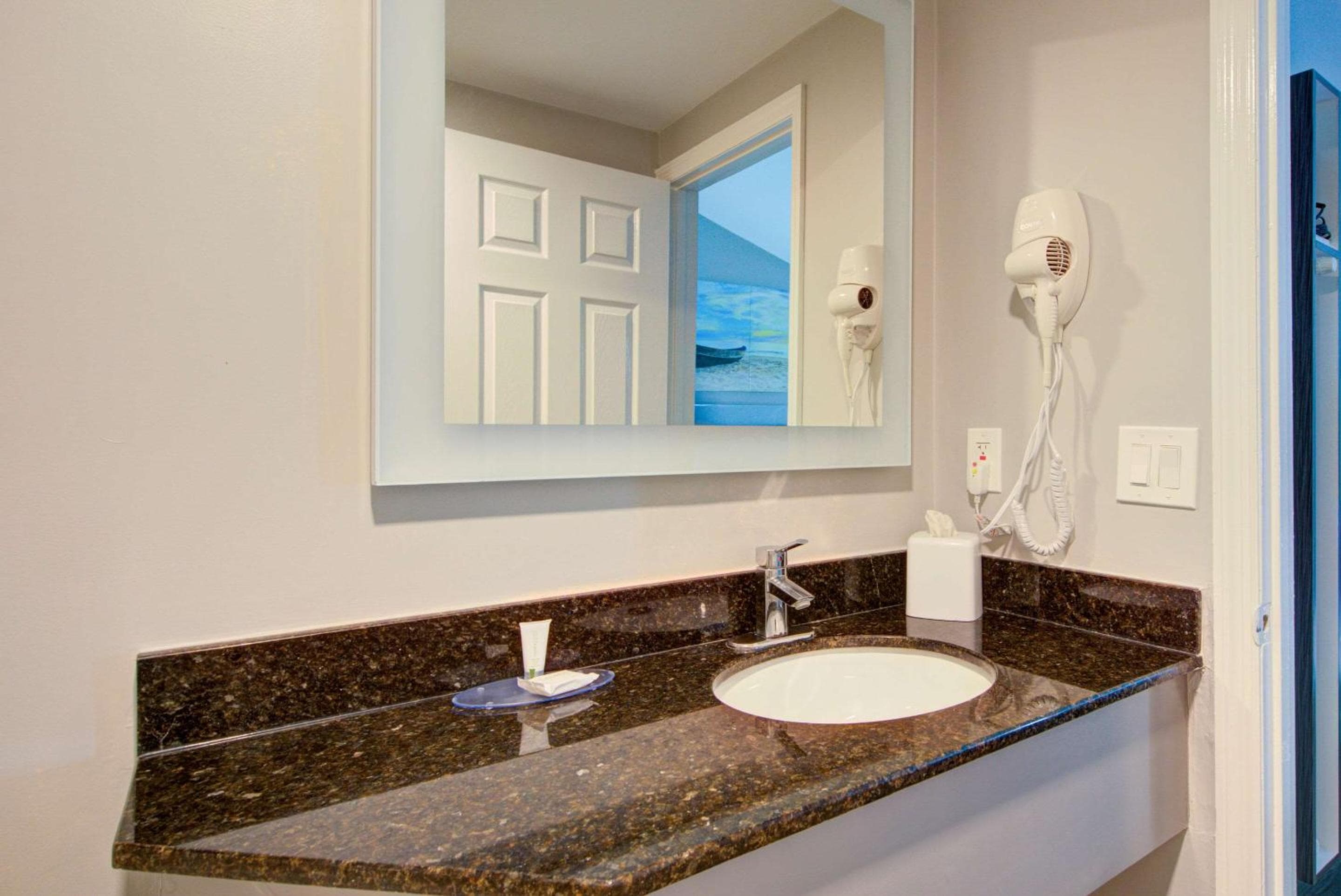 Clarion Pointe Tampa-Brandon cerca del recinto ferial y del casino — 20