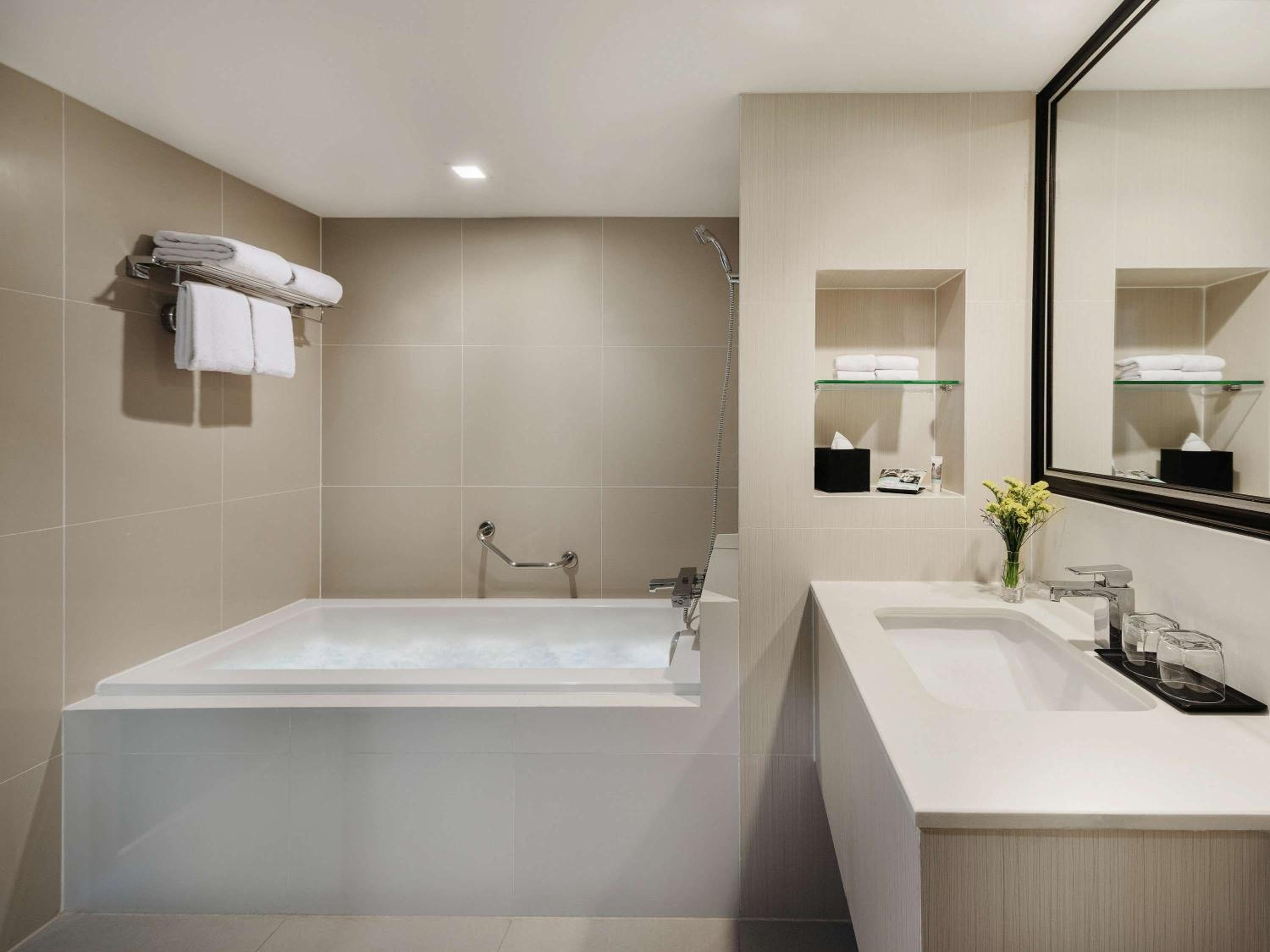 Mercure Bangkok Sukhumvit 11 — 12